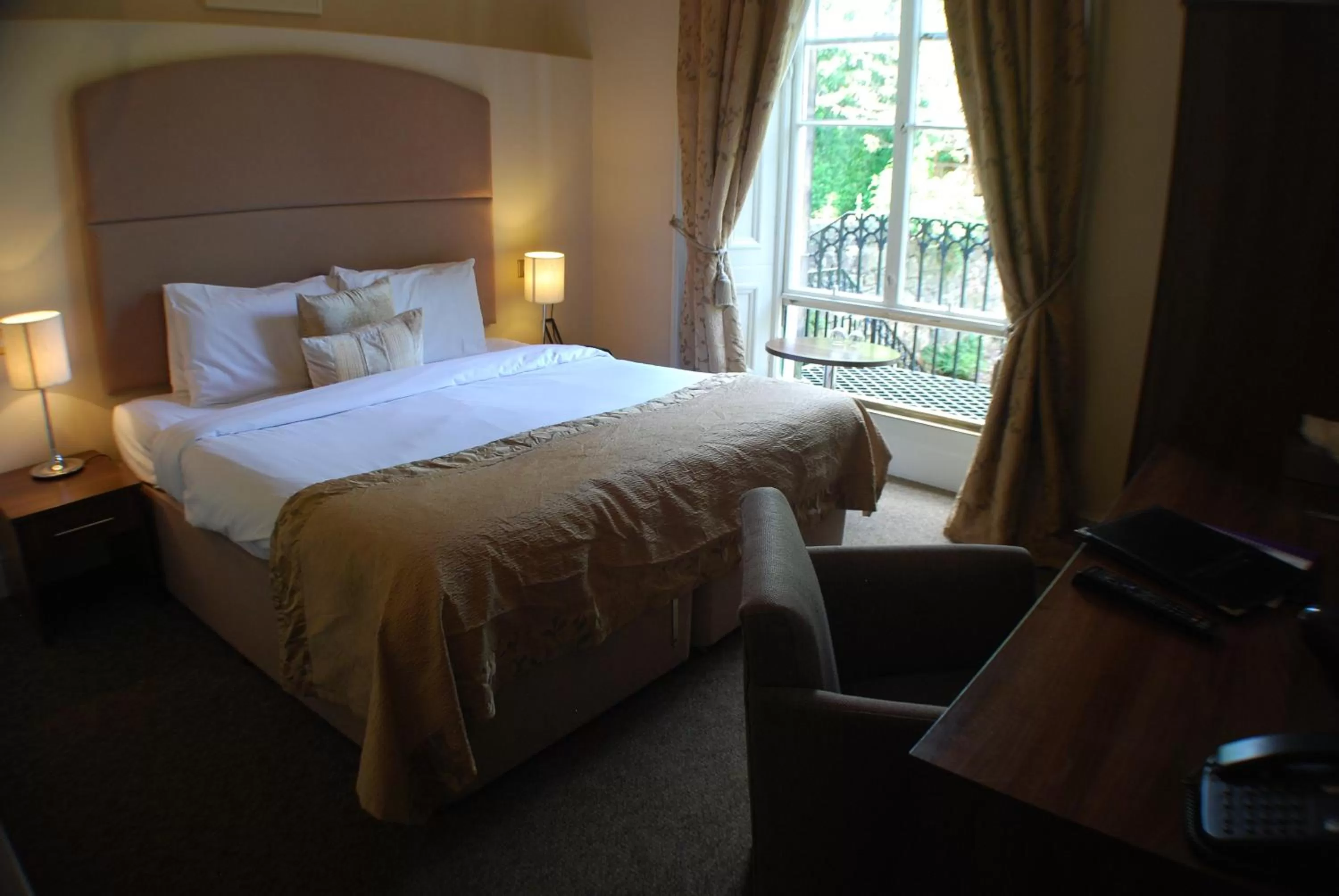 Photo of the whole room, Bed in The Salisbury Hotel