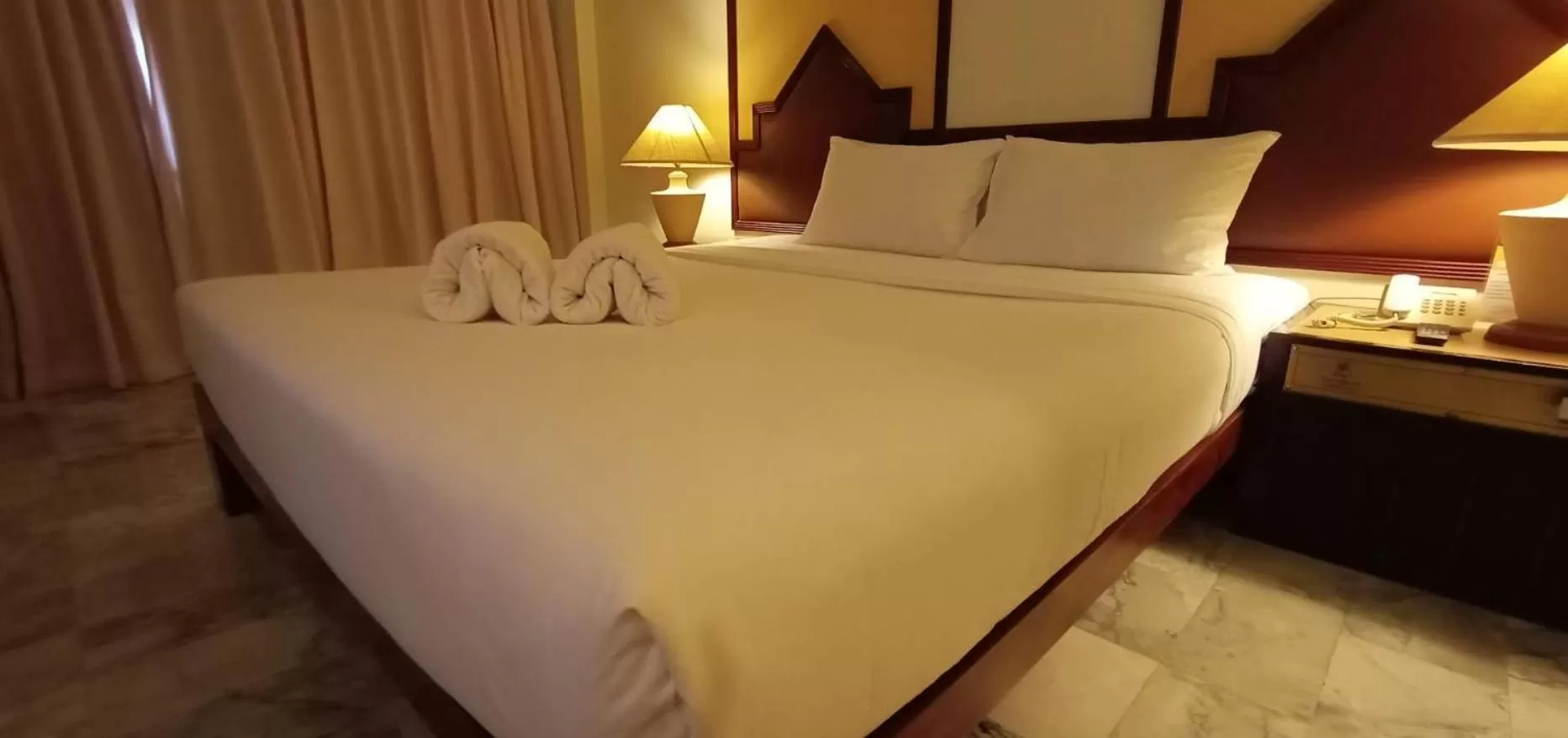 Bed in Seeharaj Hotel