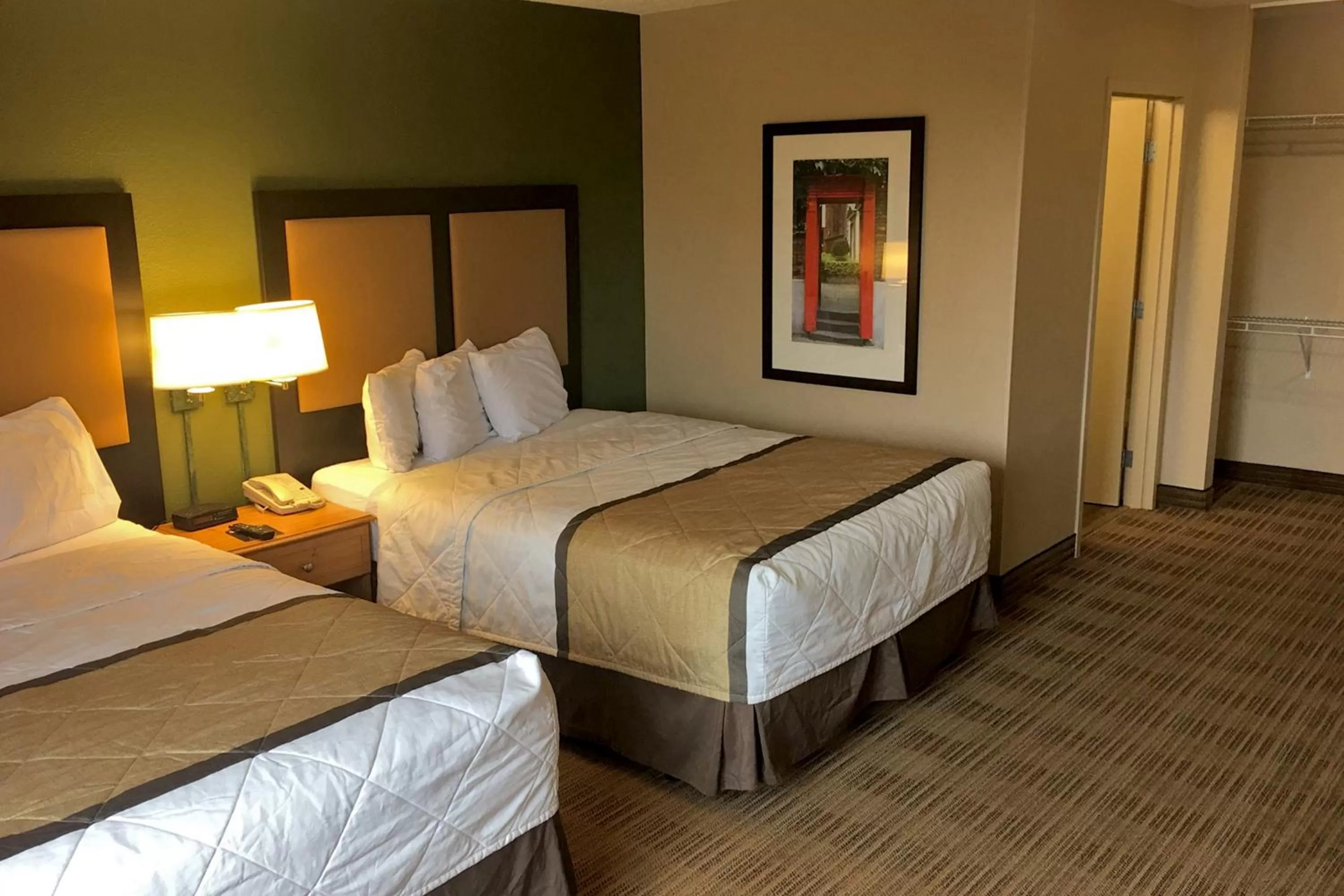 Bed in Extended Stay America Suites - Cleveland - Airport - North Olmsted