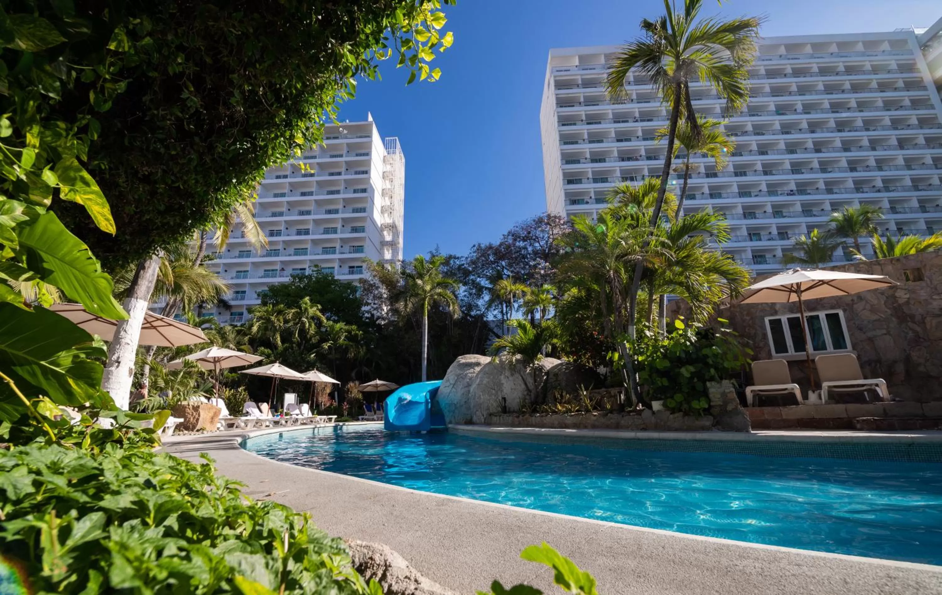 Swimming pool in Emporio Acapulco