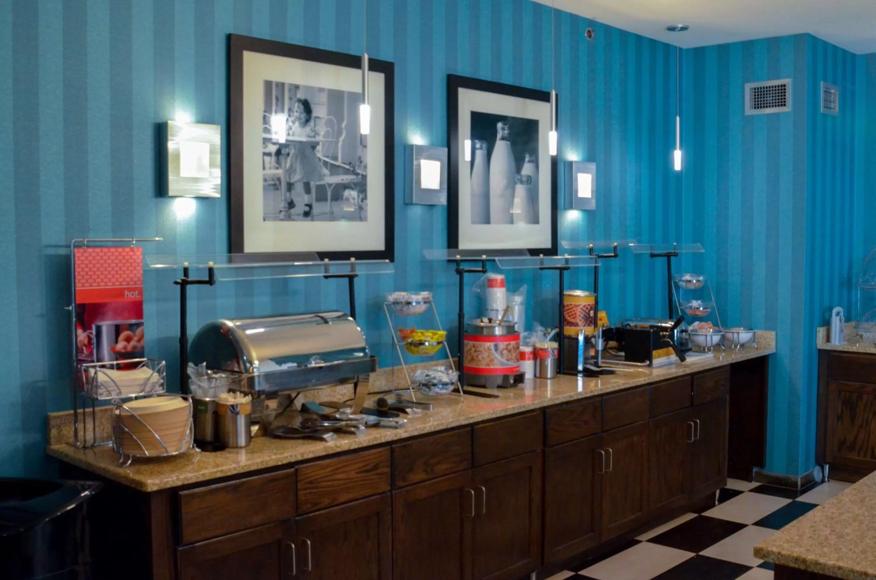 Dining area in Hampton Inn Perry