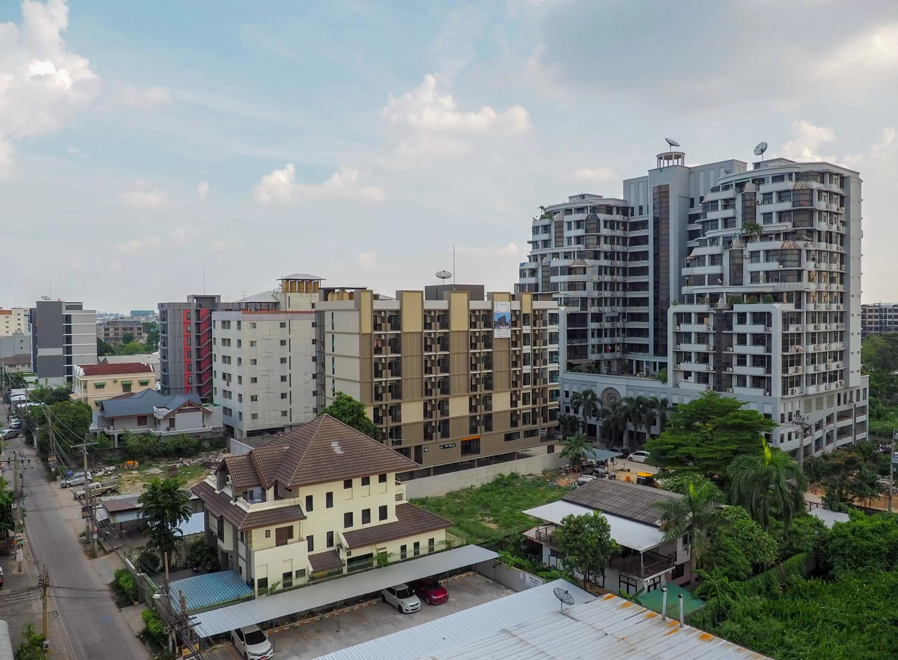 Property building in Casa Luxe Hotel and Resident