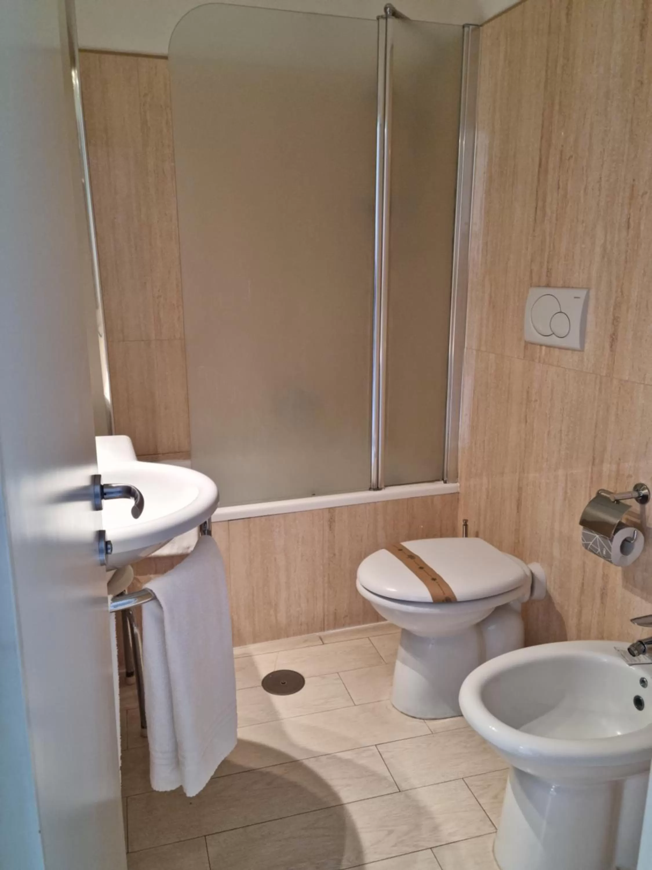 Toilet in Hotel Virgilio