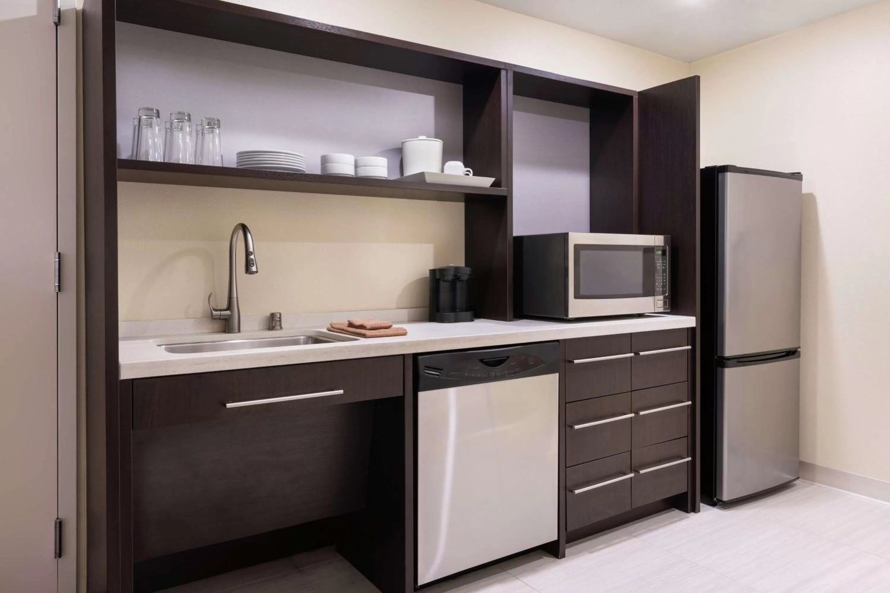 Kitchen or kitchenette in Home2 Suites by Hilton Anchorage/Midtown