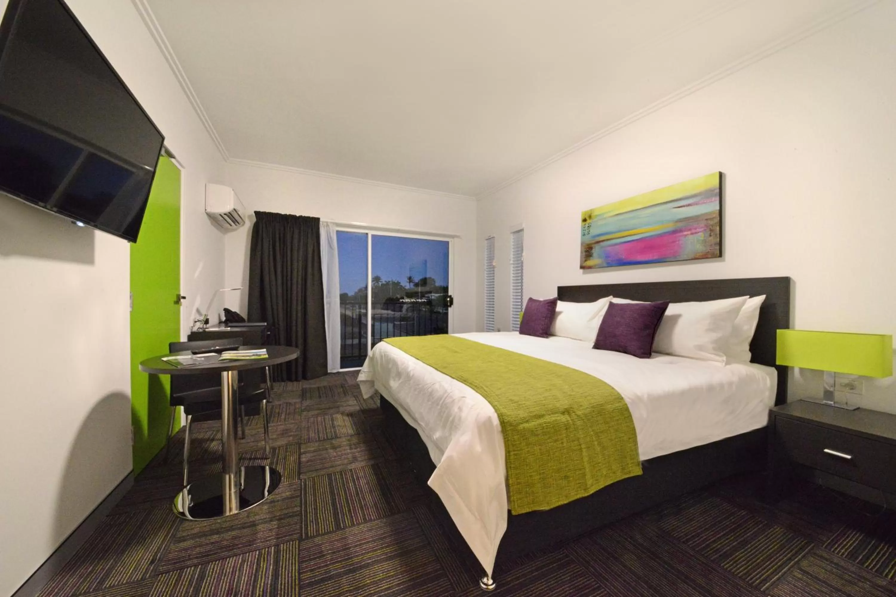 Bed in Mackay Oceanside Central Hotel Official
