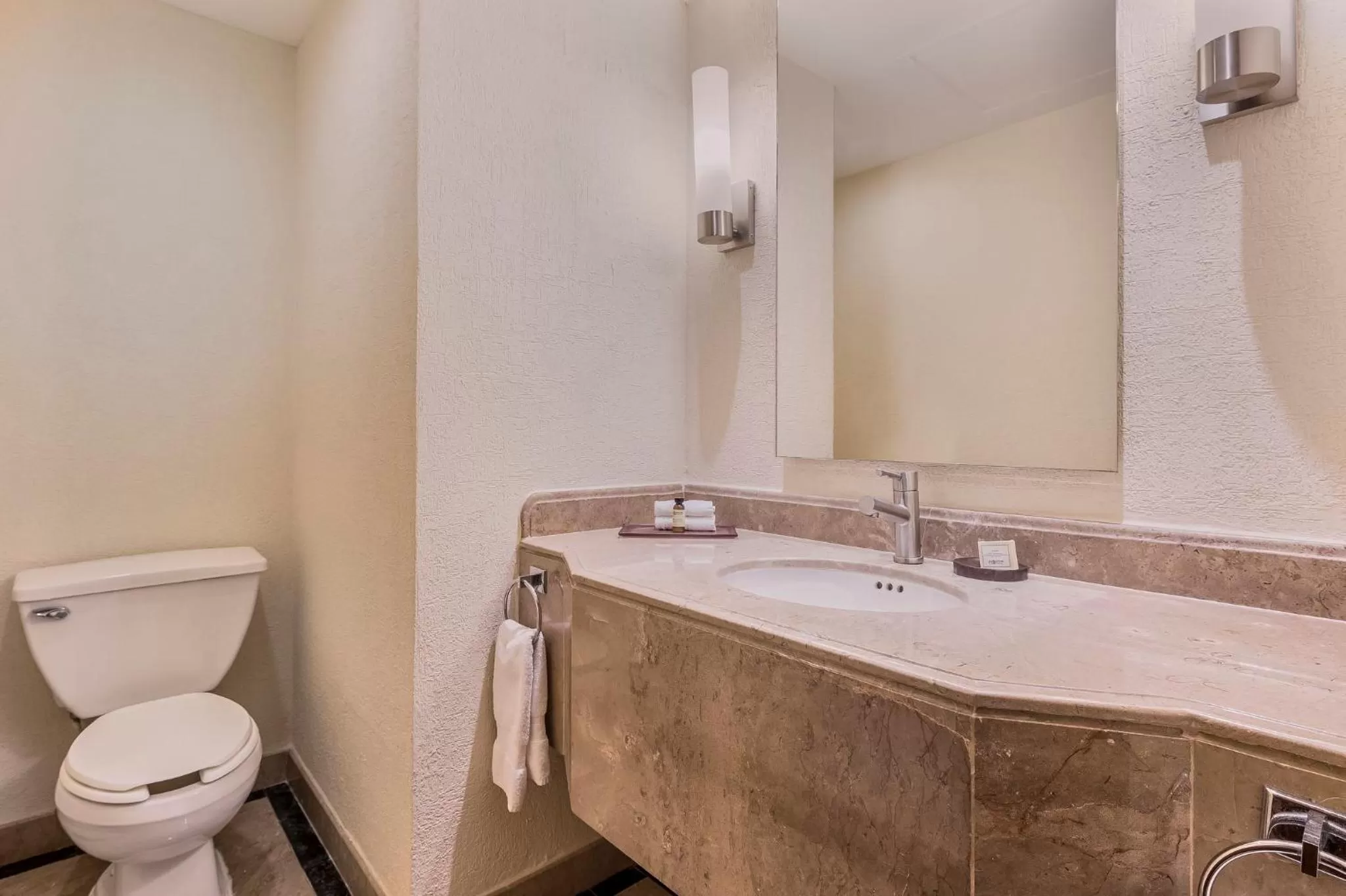 Photo of the whole room in Fiesta Americana Merida