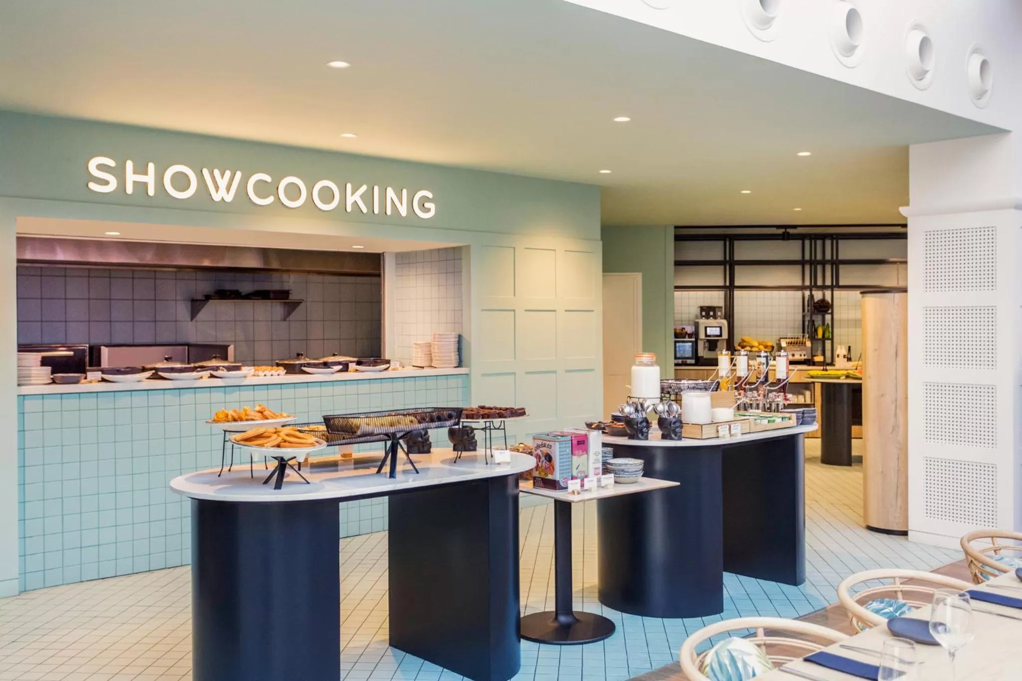 Food and drinks in Novotel Campo De Las Naciones