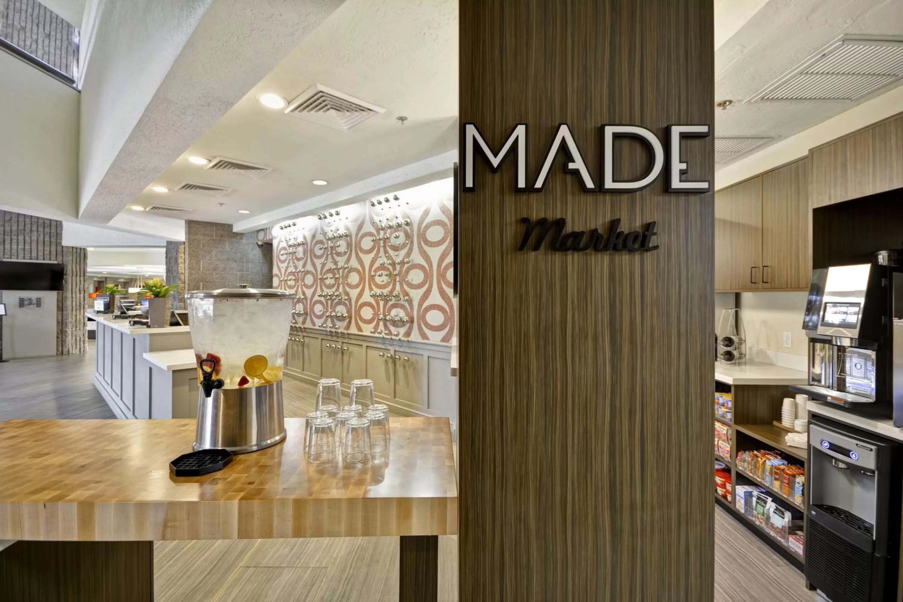 Restaurant/places to eat in DoubleTree by Hilton Phoenix North