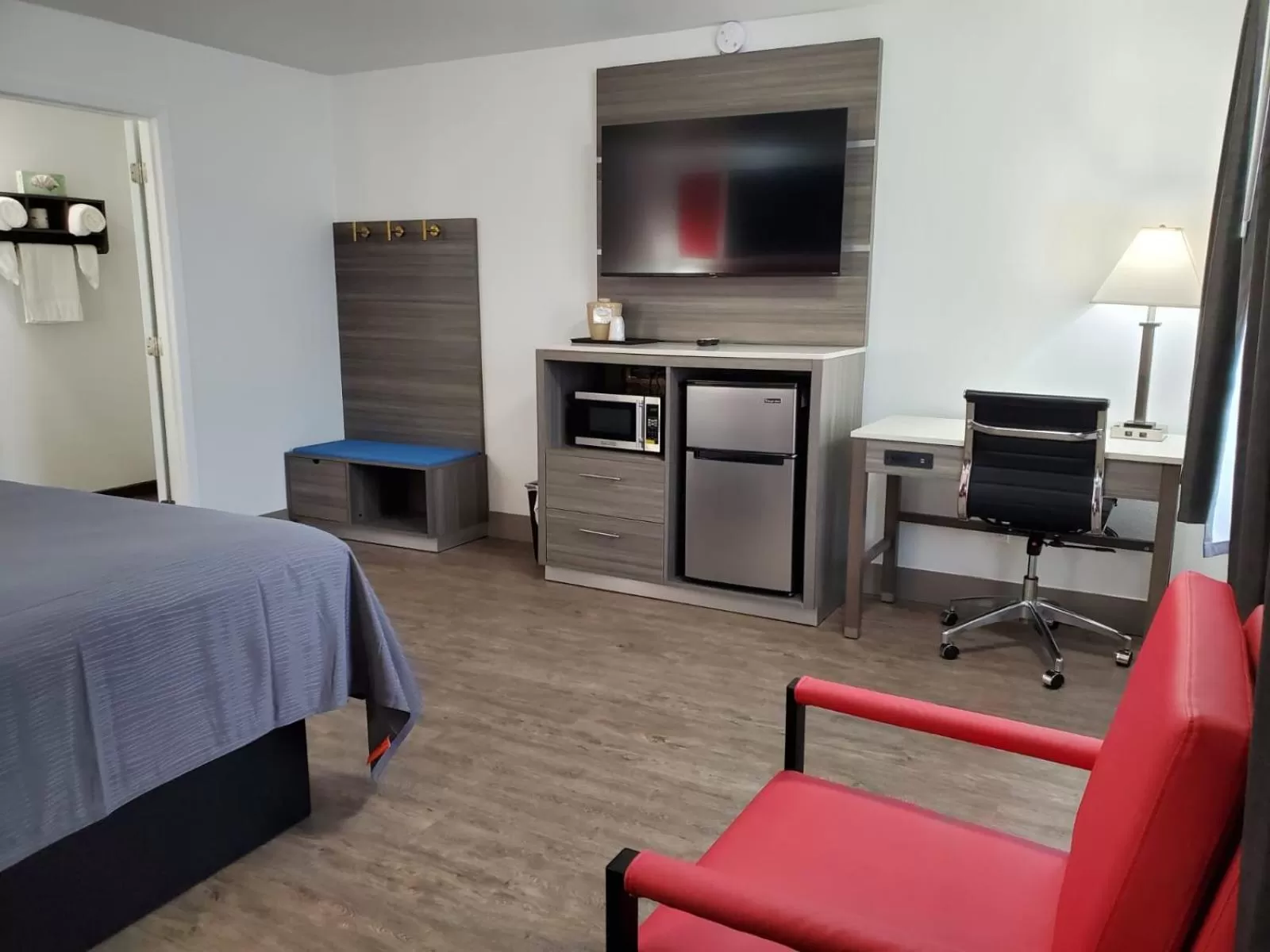 TV and multimedia, Bed in Seven Seas Inn & Suites