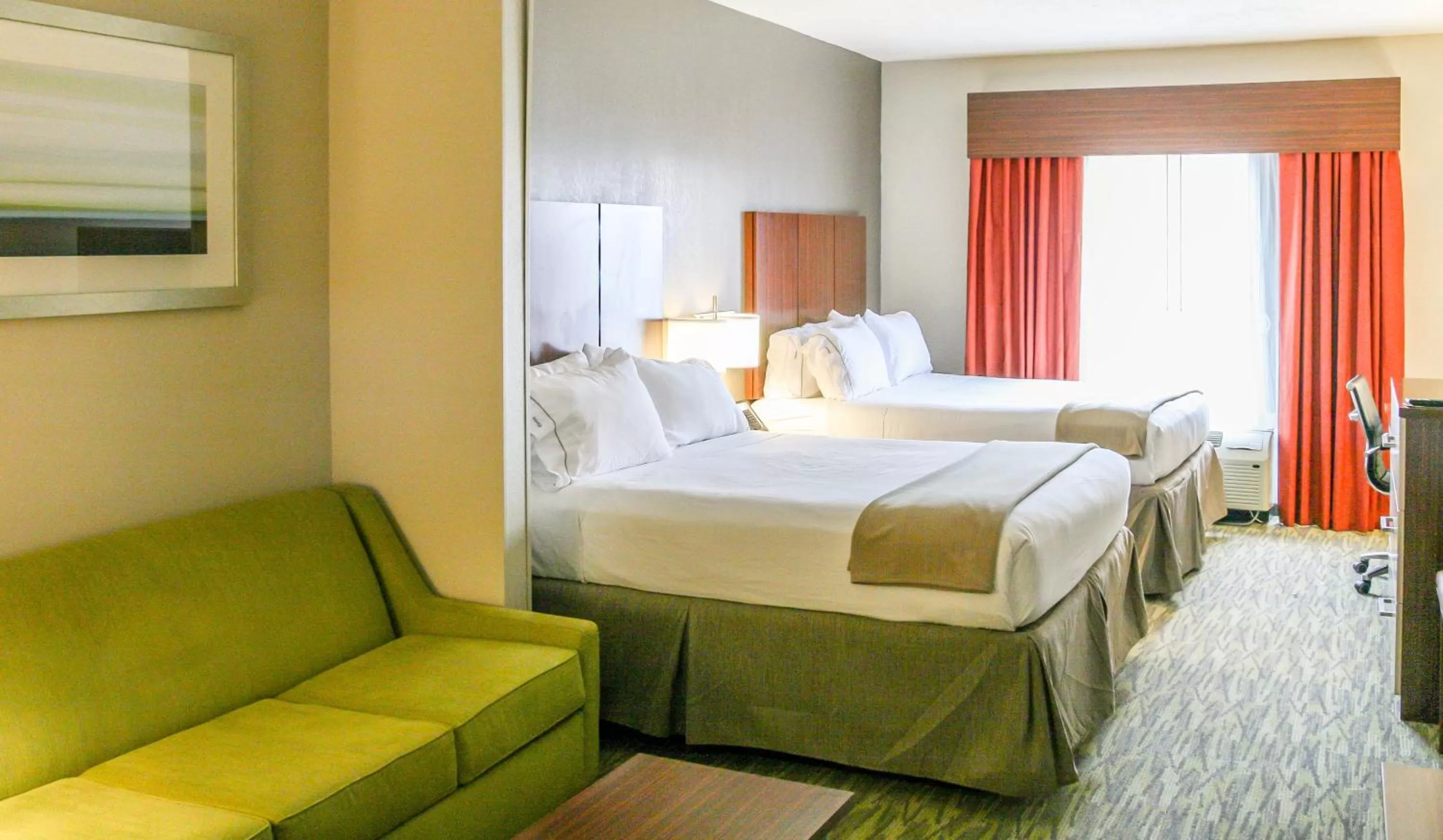 Photo of the whole room, Bed in Holiday Inn Express Vicksburg by IHG