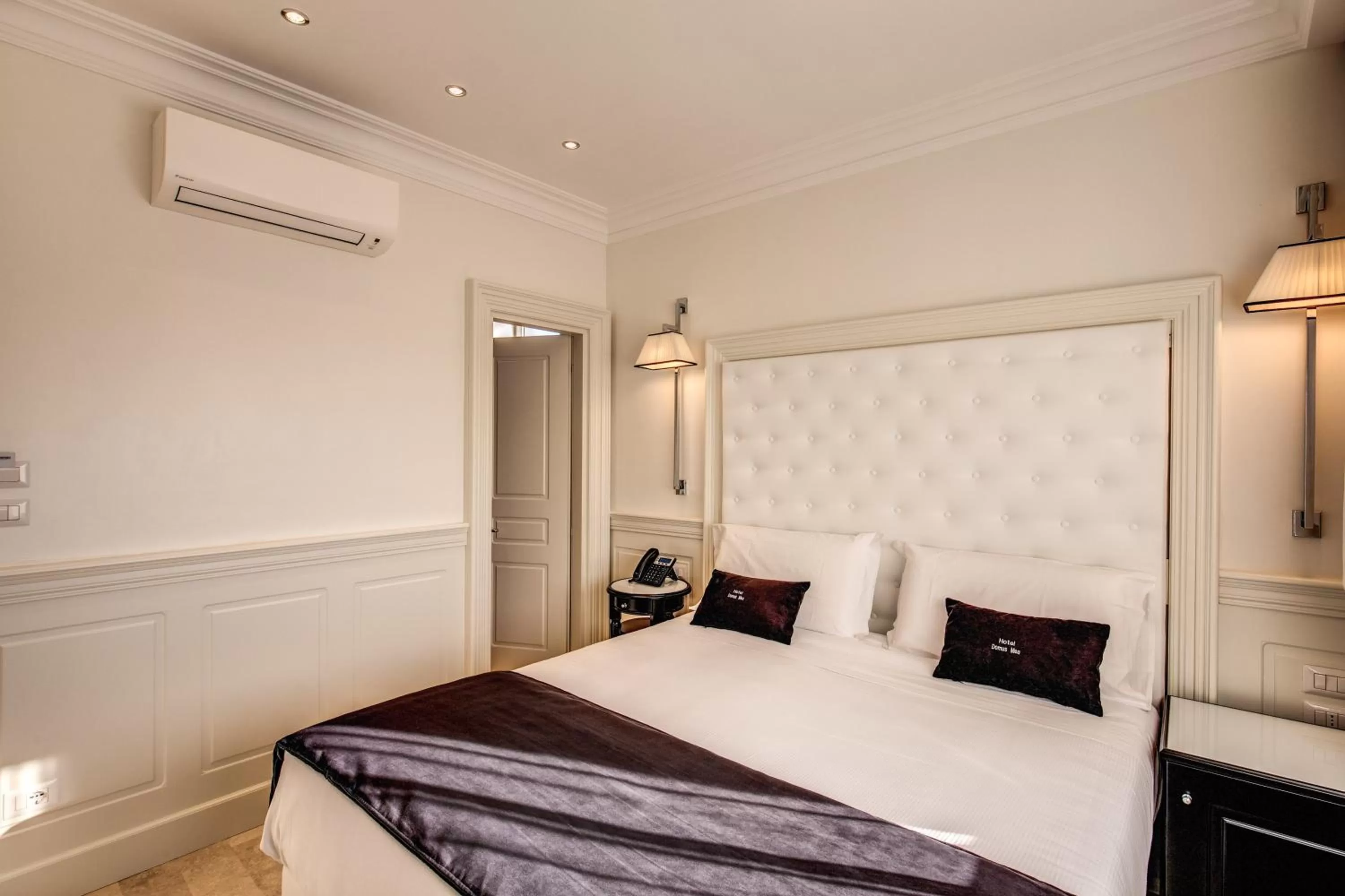 Photo of the whole room, Bed in Hotel Domus Mea