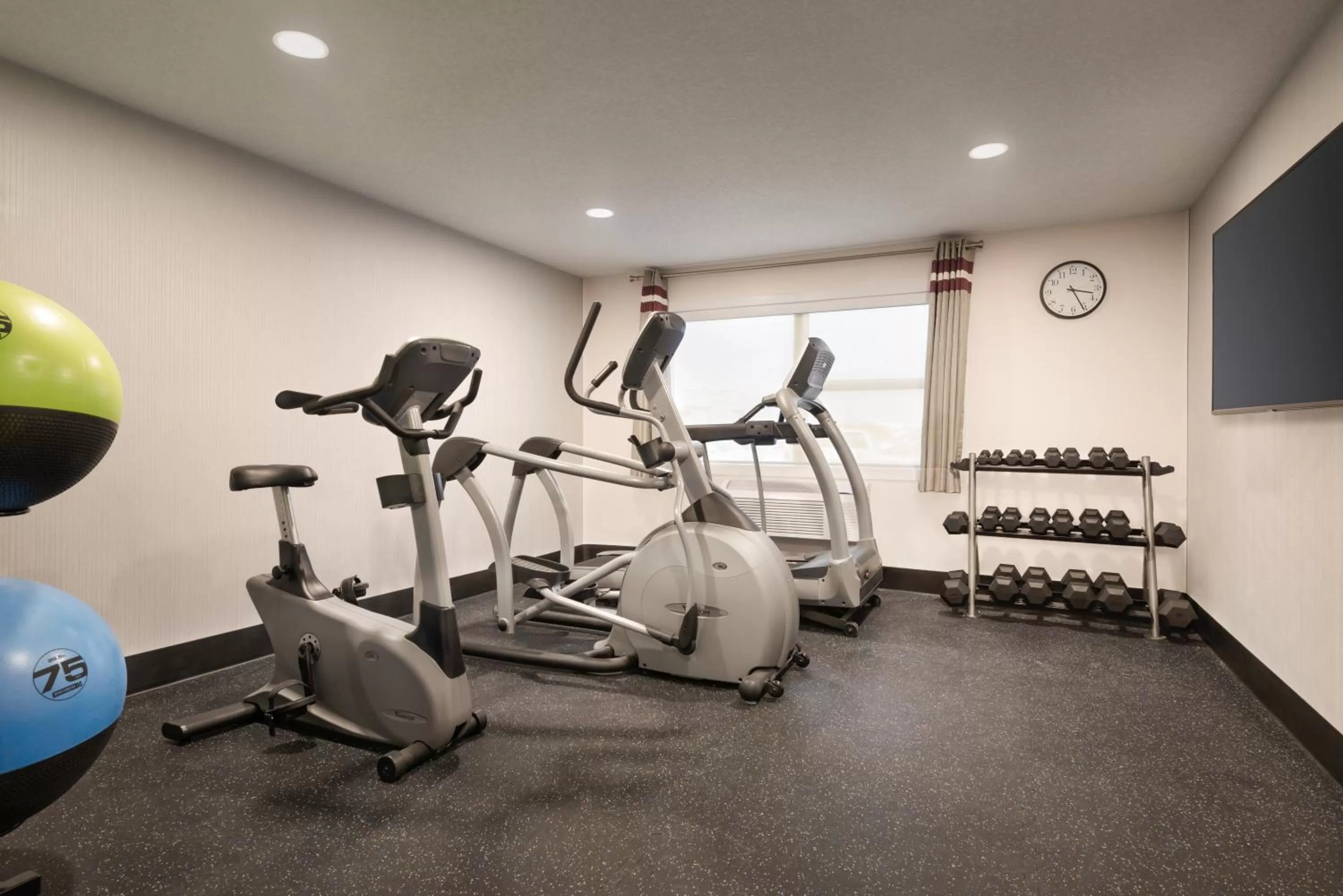Fitness centre/facilities in Days Inn by Wyndham Wainwright