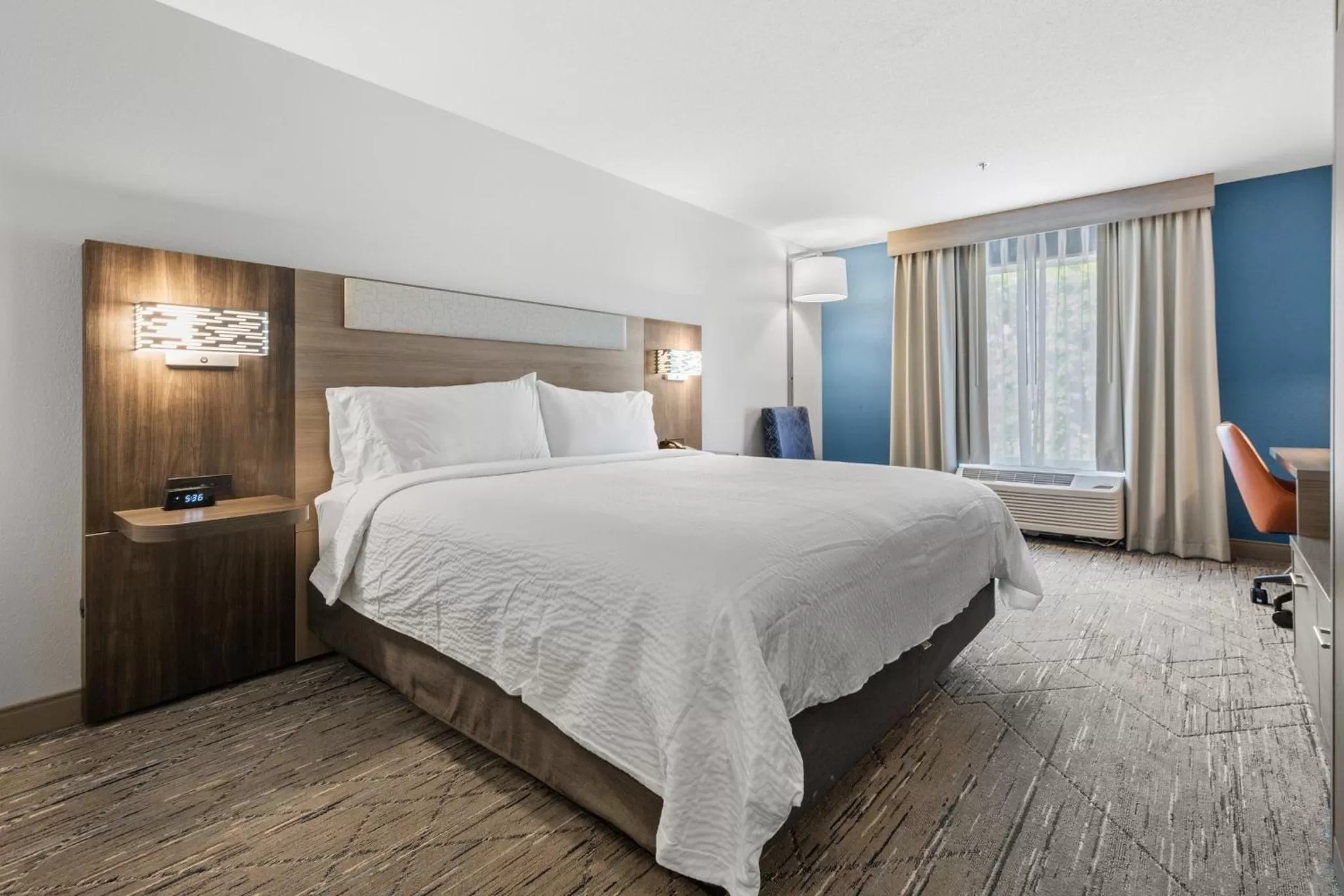 Photo of the whole room, Bed in Holiday Inn Express Hotel & Suites Starkville, an IHG Hotel