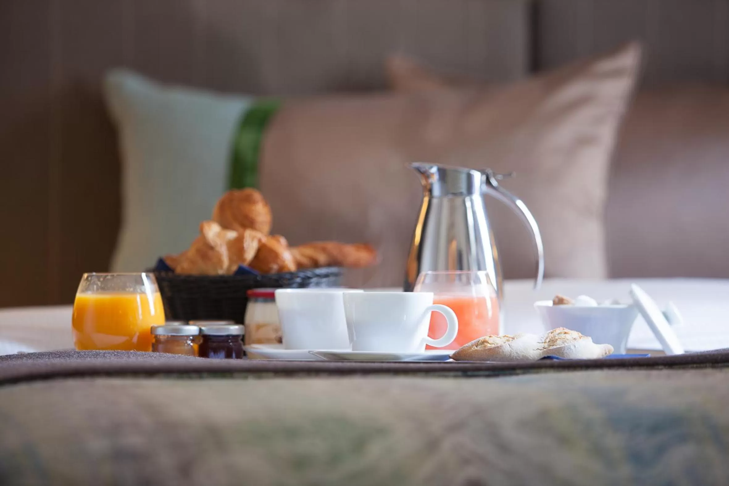 Continental breakfast in Hôtel de la Place du Louvre - Esprit de France
