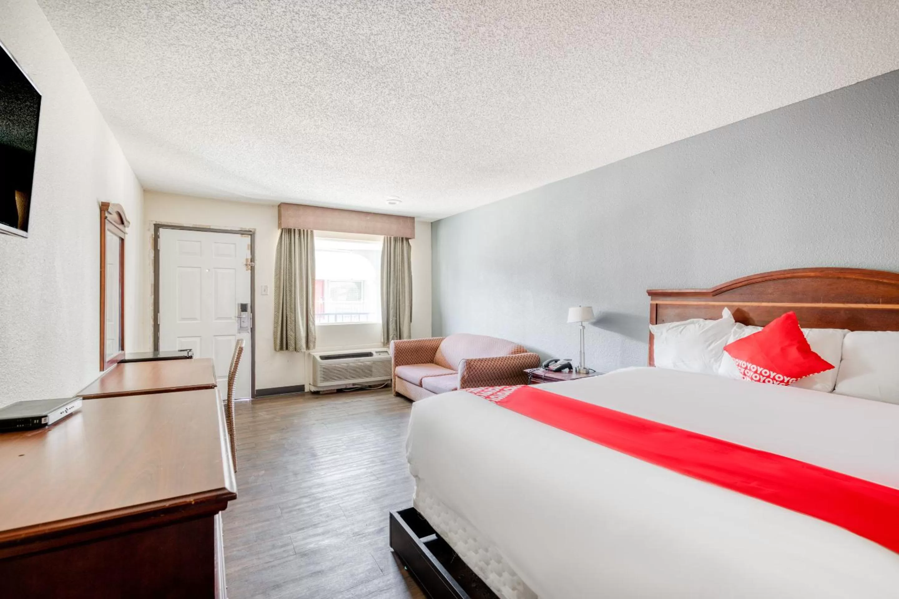 Bedroom, Bed in OYO Hotel Rosenberg TX I-69