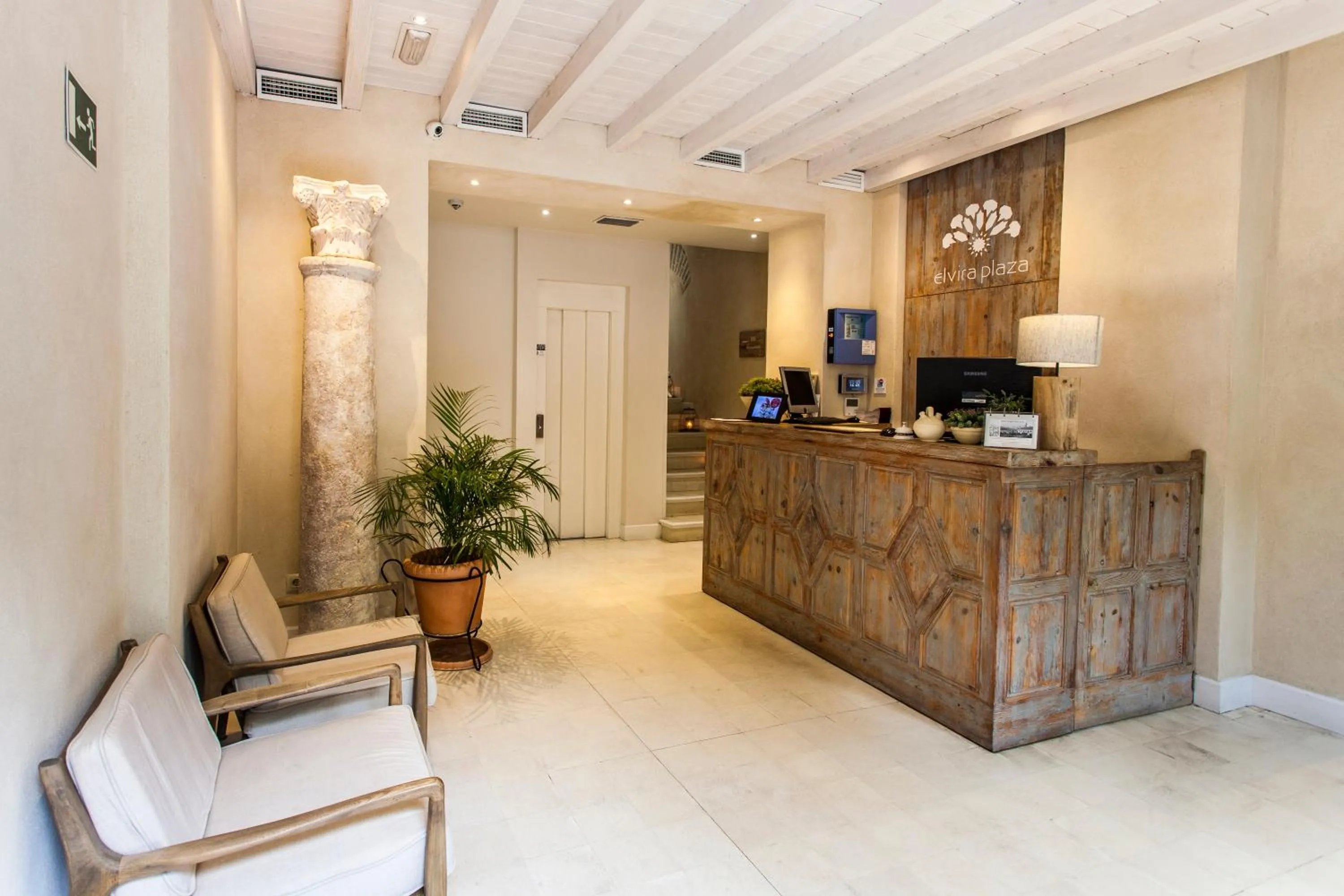 Lobby or reception in Hotel Boutique Elvira Plaza