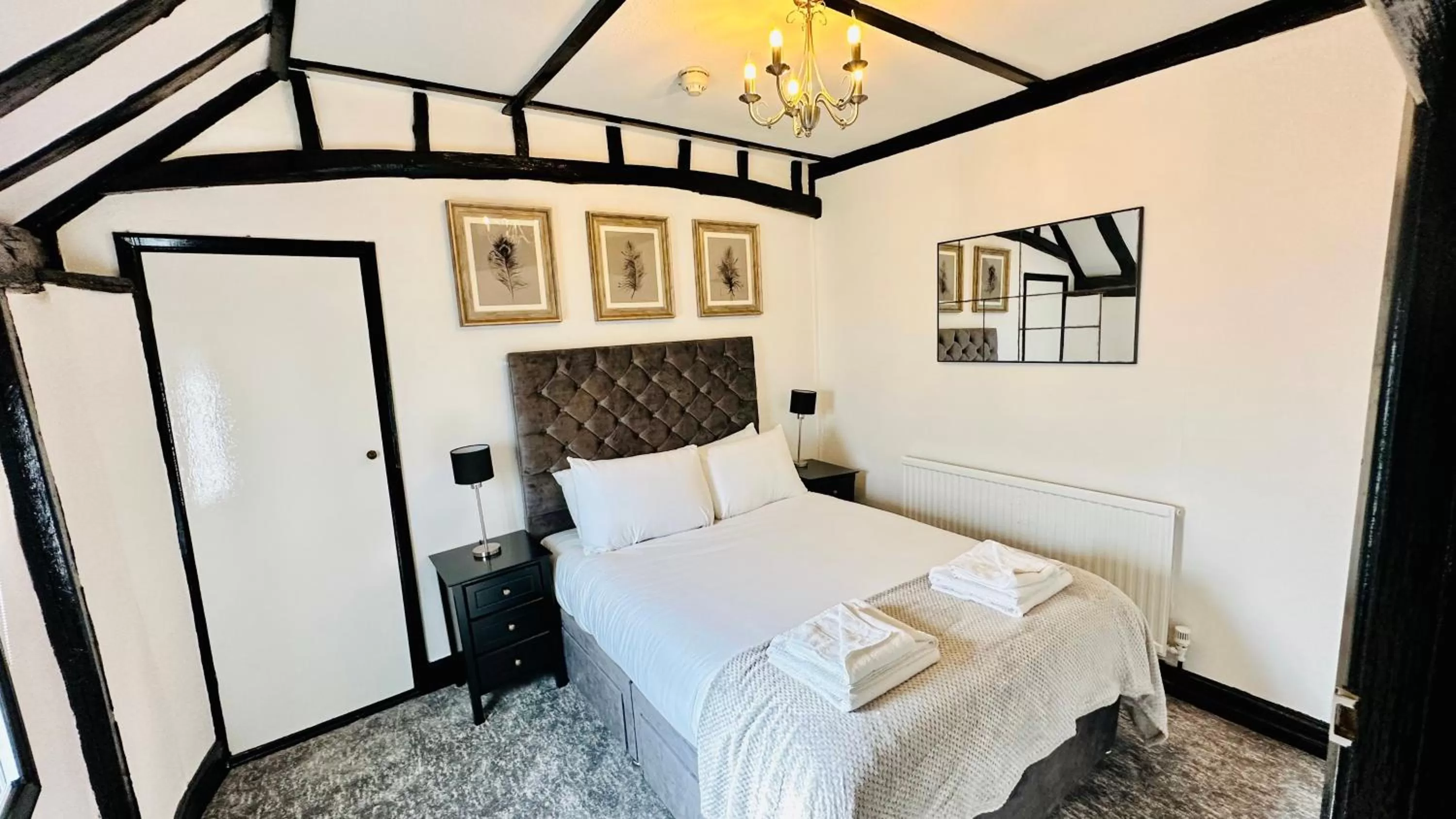 Bed in The Ostrich Inn Colnbrook London Heathrow