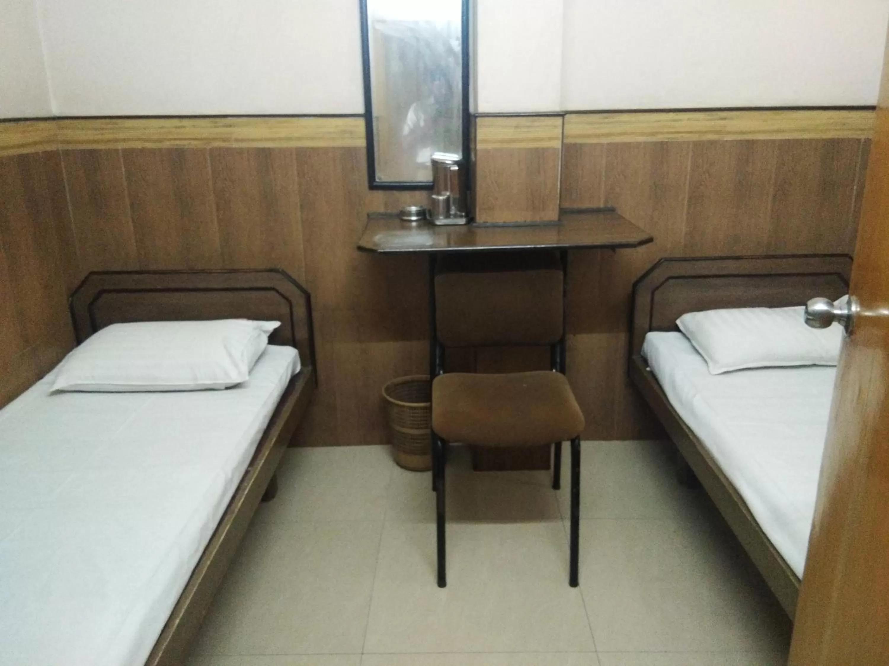 Bedroom, Bed in Sri Saraswathi Lodge