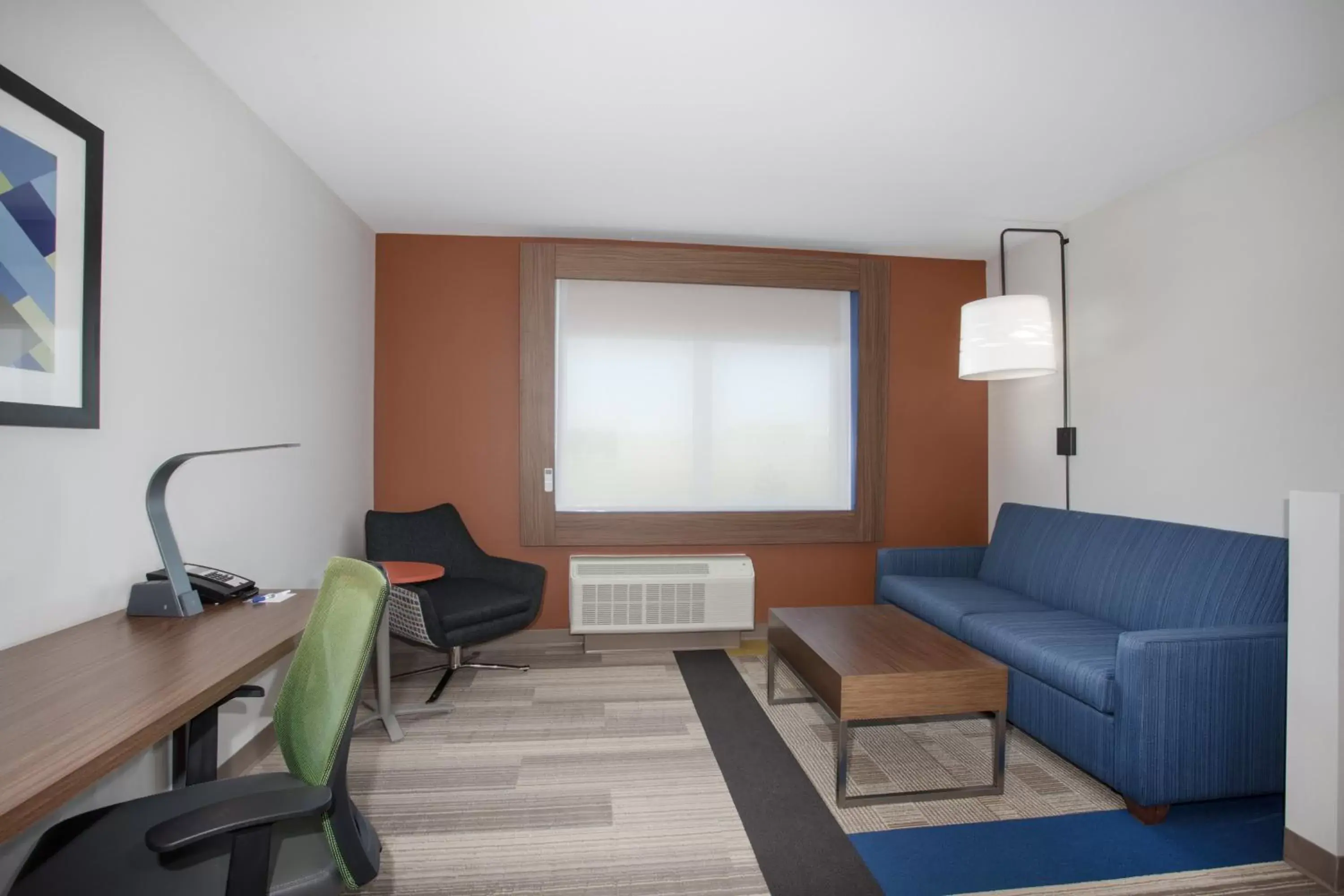 Suite with Mobility Accessible Tub - Non-Smoking in Holiday Inn Express & Suites Sioux City North - Event Center by IHG Suite with Mobility Accessible Tub - Non-Smoking in Holiday Inn Express & Suites Sioux City North - Event Center by IHG