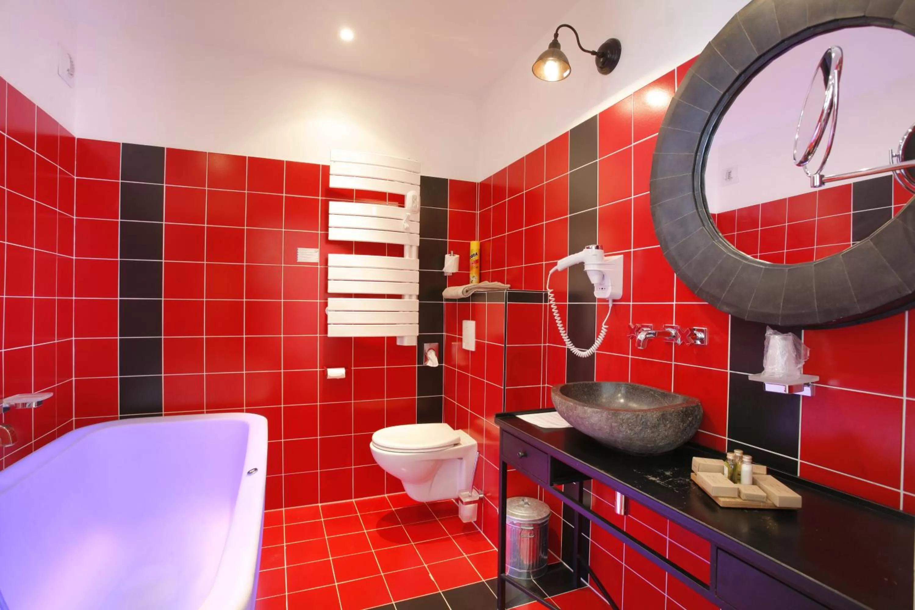 Toilet in The Originals Hôtel Le Cise Restaurant Chambres et Suites