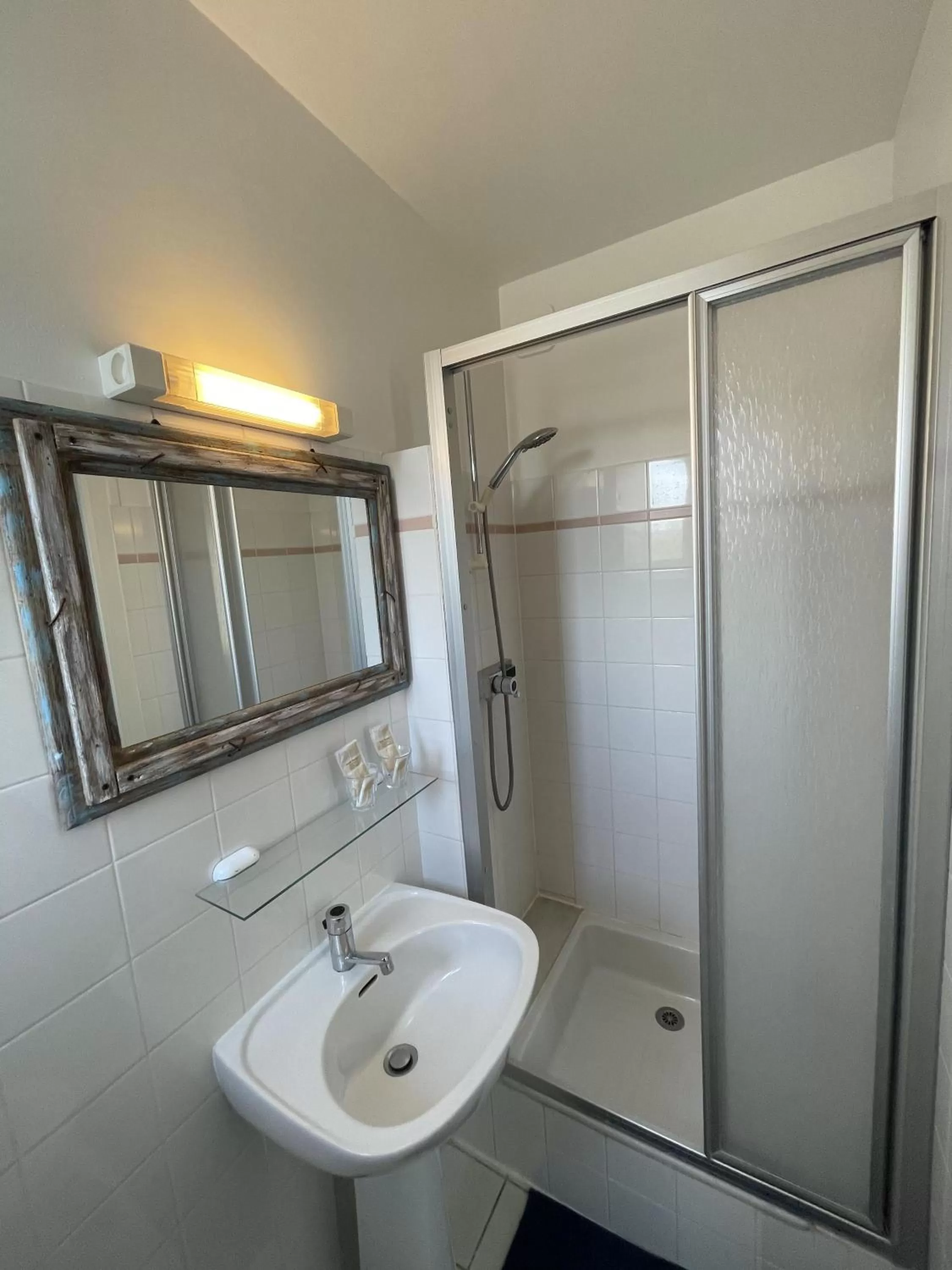 Bathroom in TREAS GLAZ