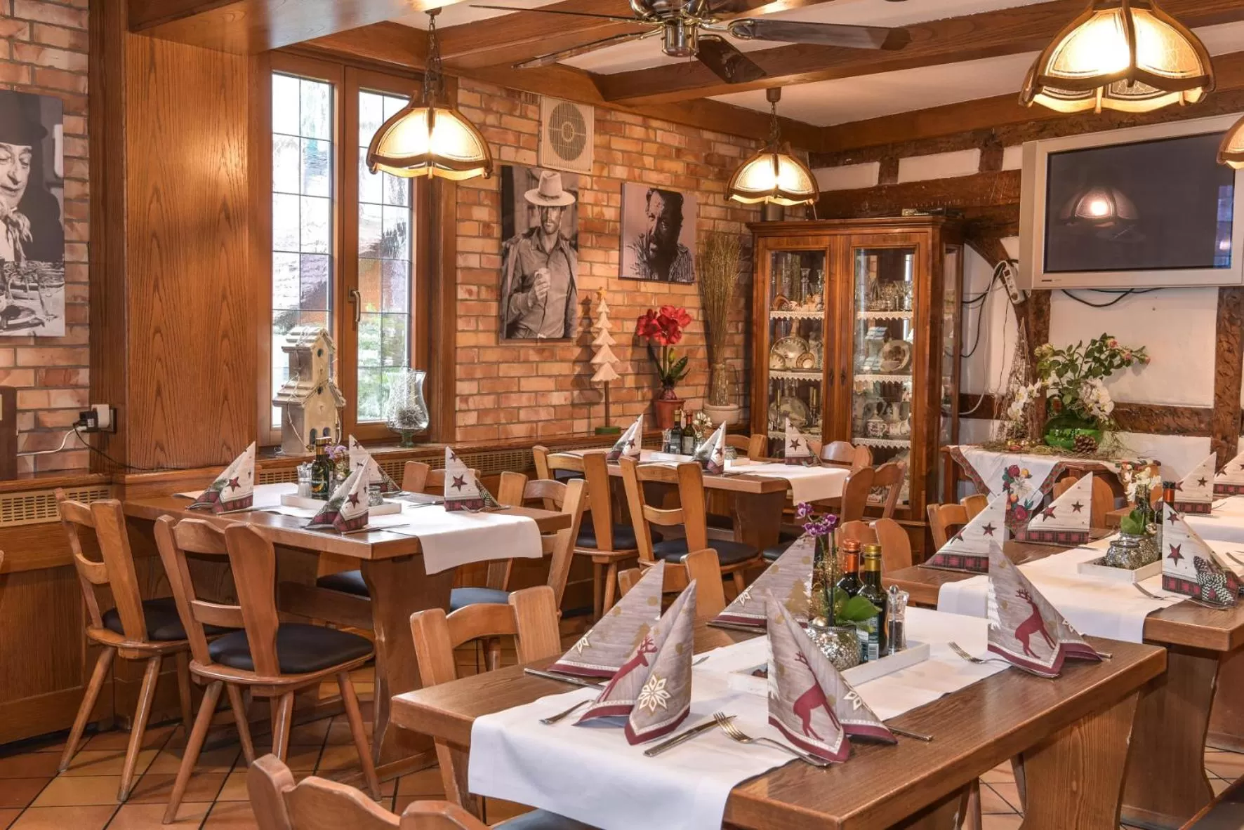 Restaurant/Places to Eat in Hotel Ristorante Rostica