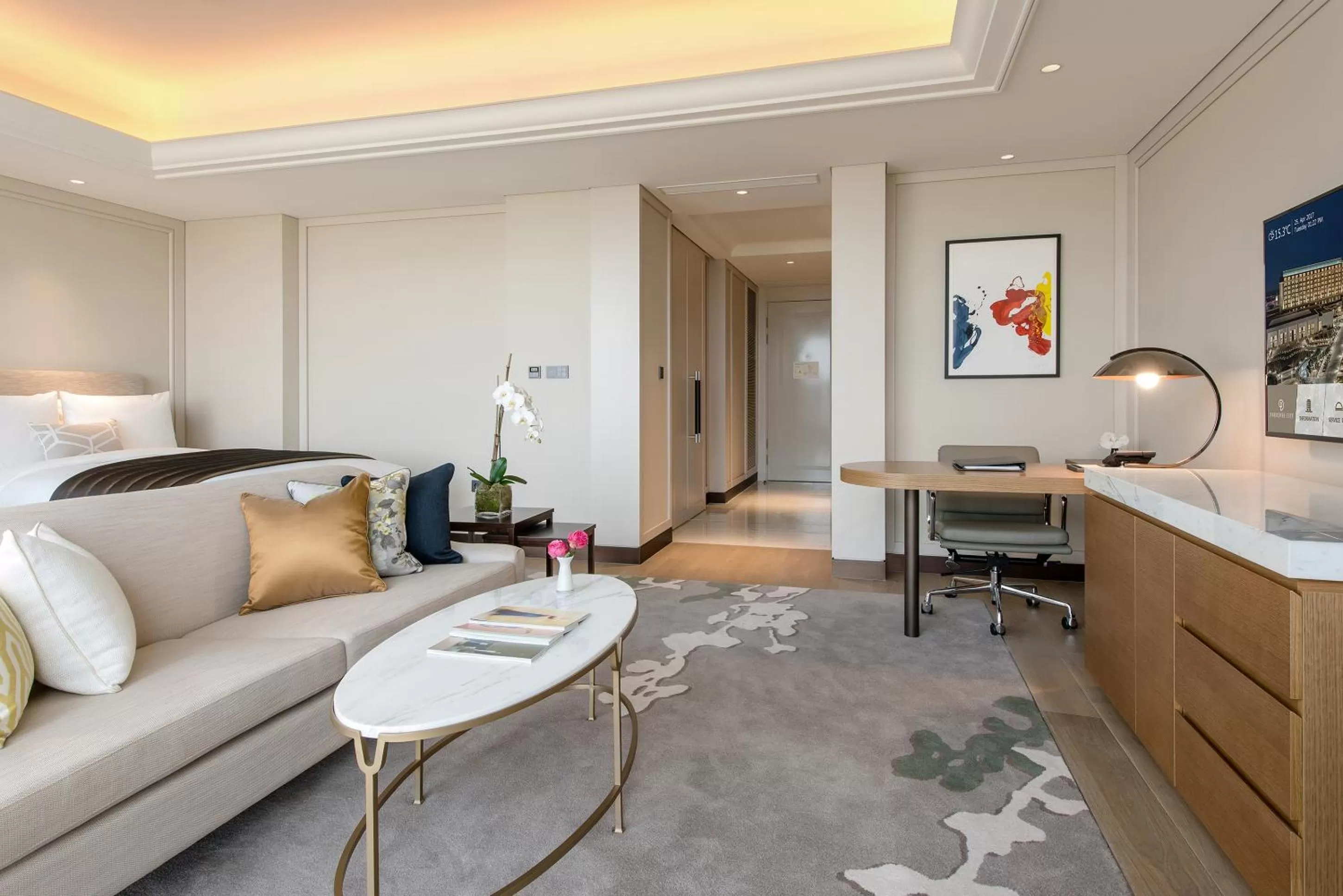 Photo of the whole room in Paradise City