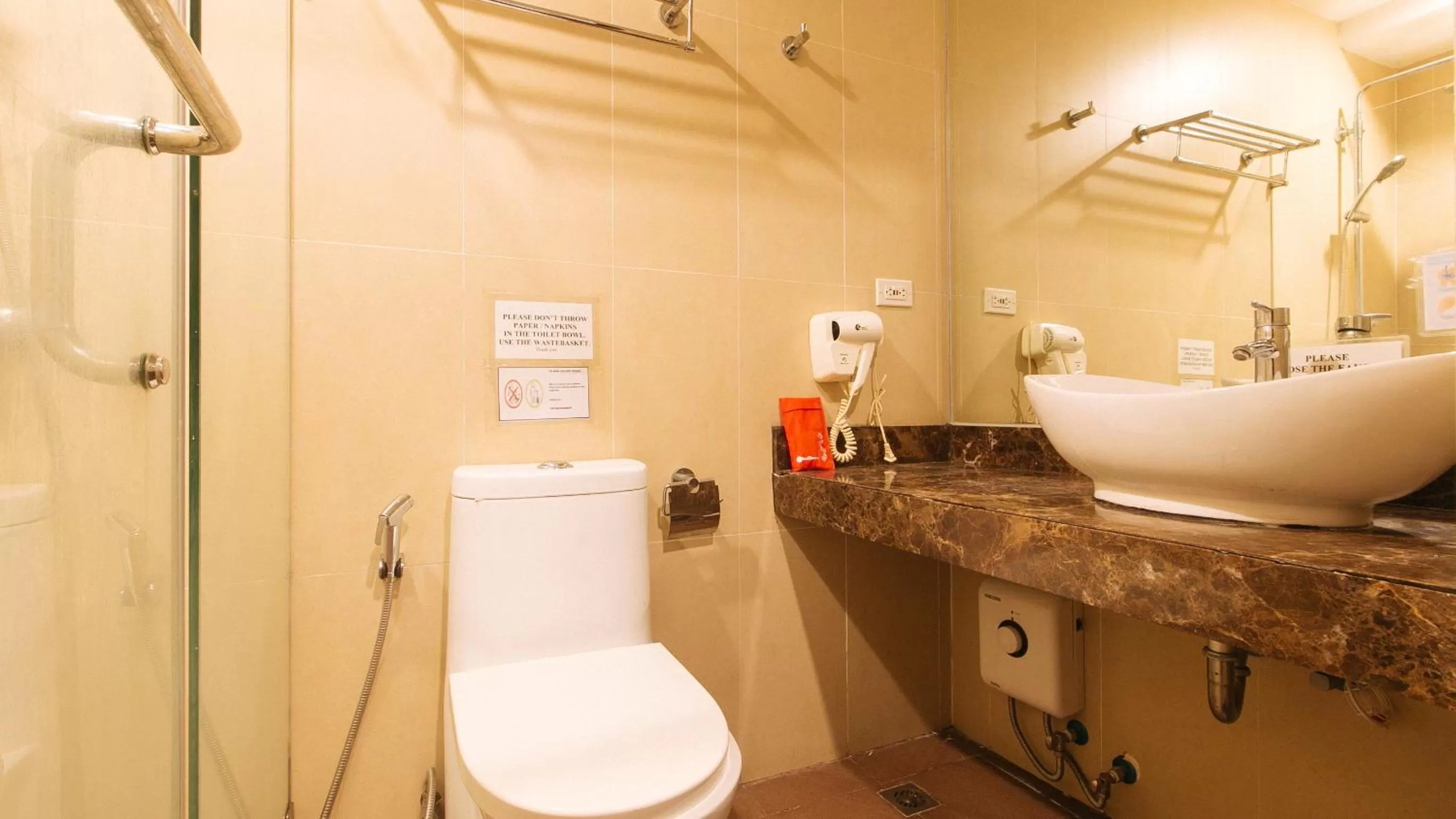 Shower in RedDoorz Premium @ West Avenue Quezon City