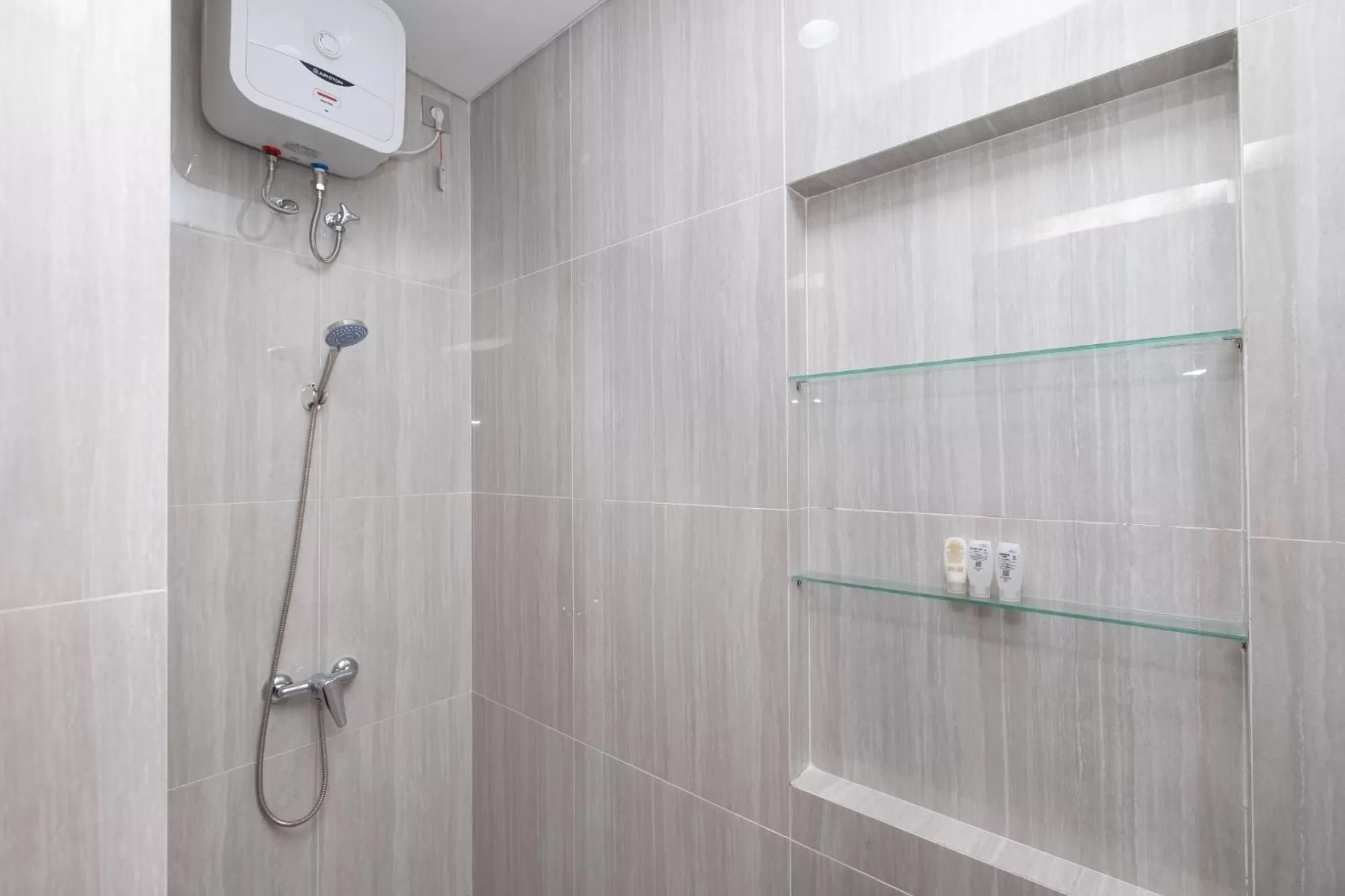 Shower in Aralea Coliving