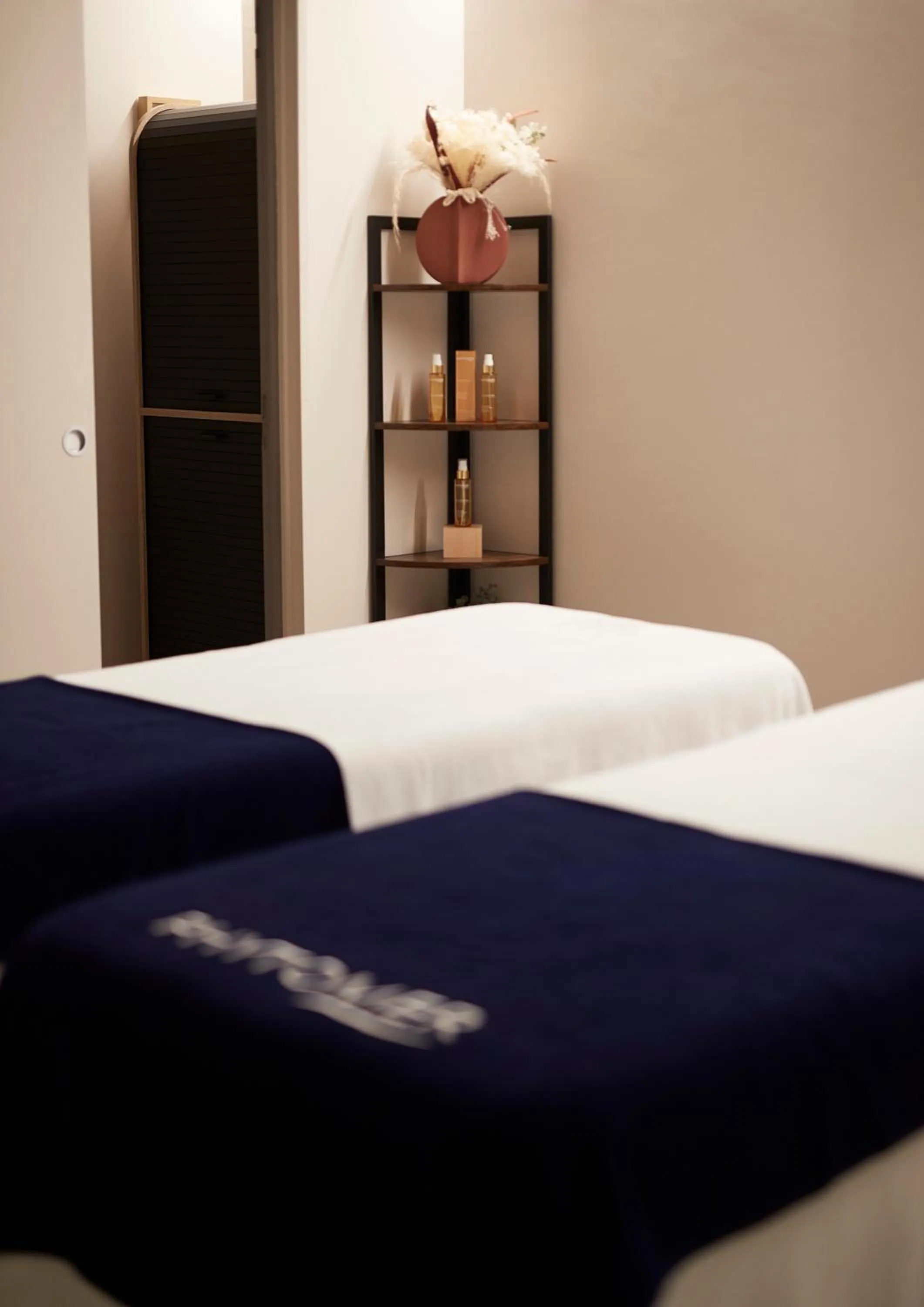 Massage, Bed in Grand Hôtel du Luxembourg & Spa