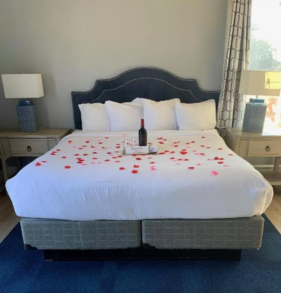 Bed in Casablanca Inn on The Beach