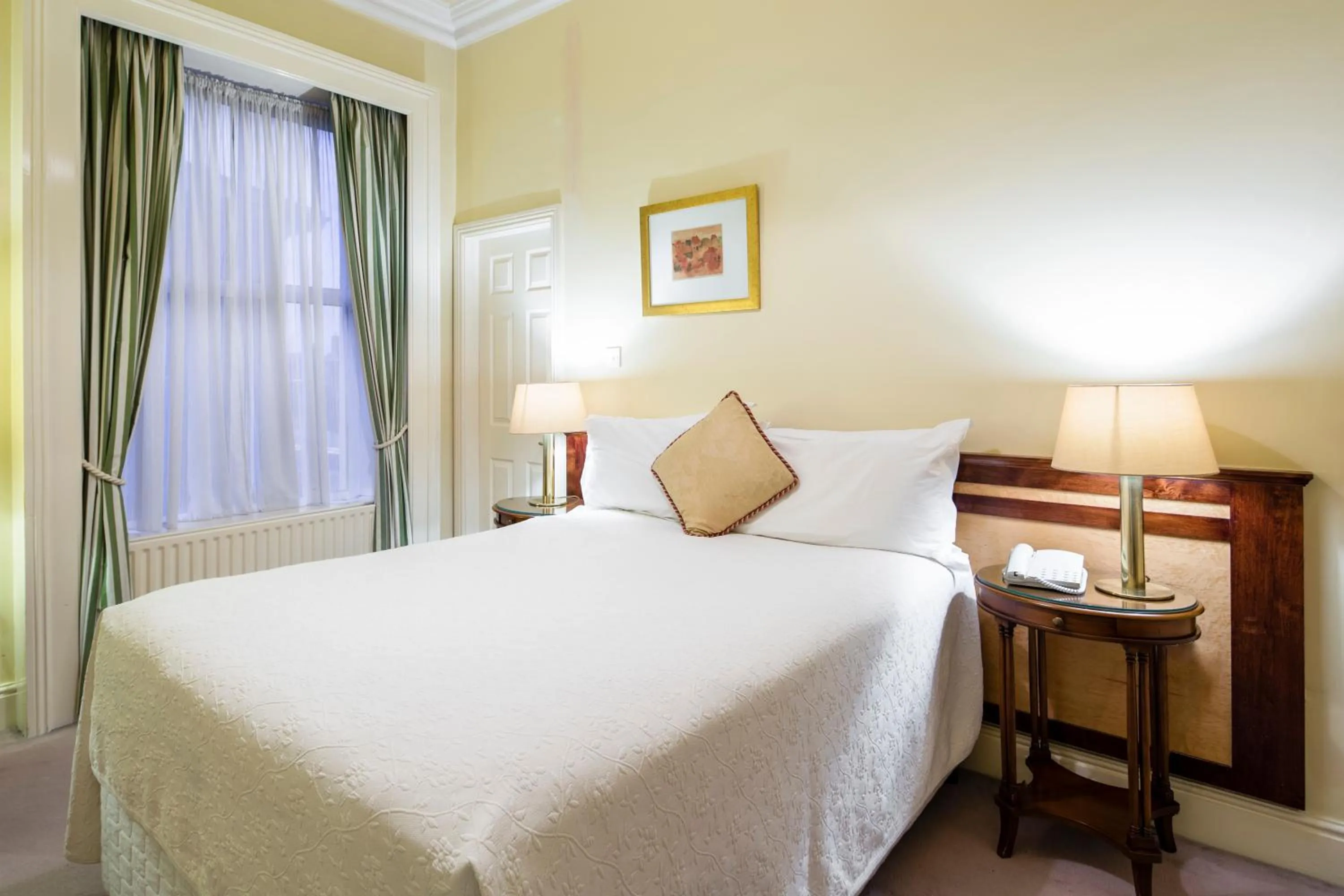 Photo of the whole room in Aberdeen Lodge