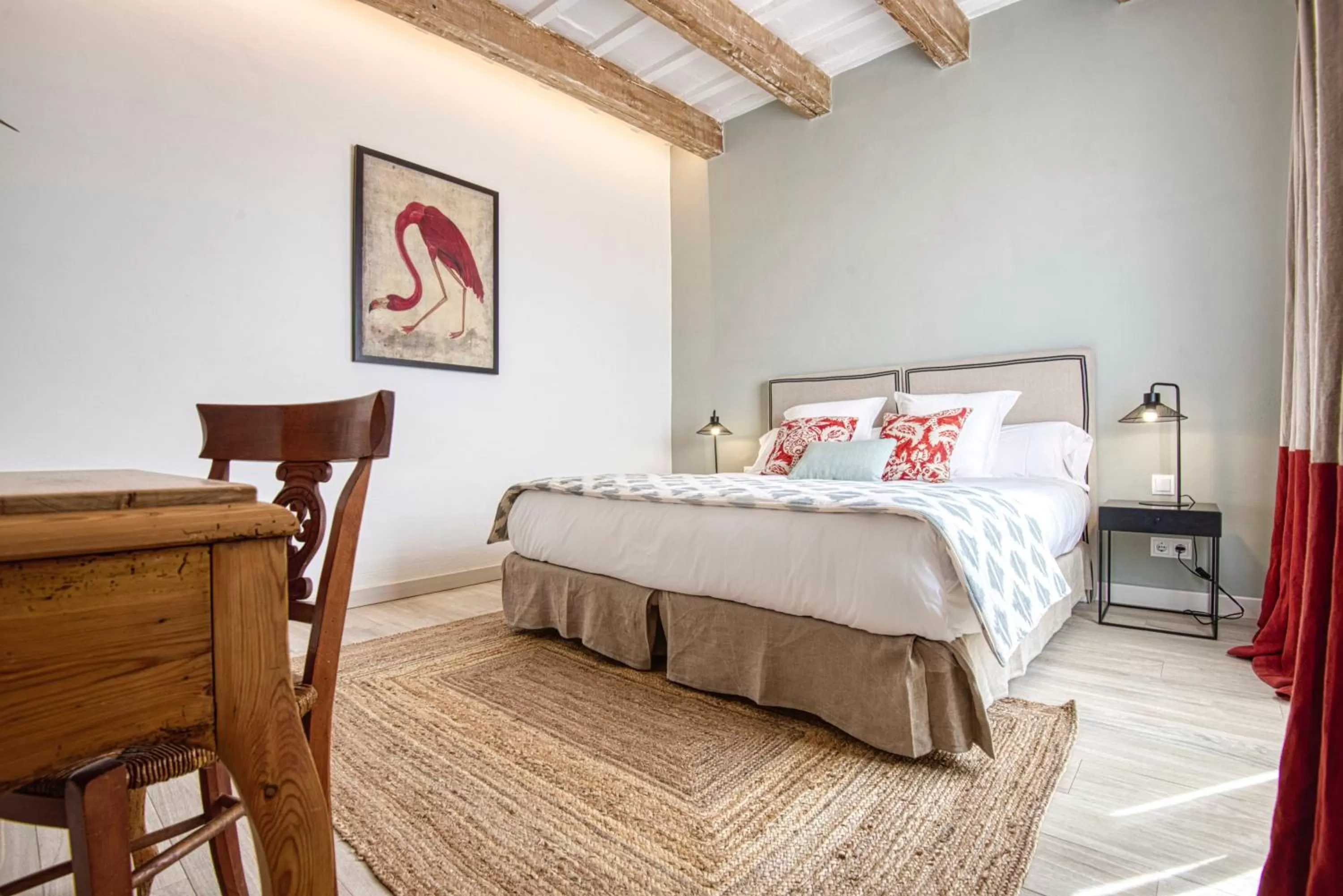 Photo of the whole room, Bed in Can Alberti 1740 Boutique Hotel