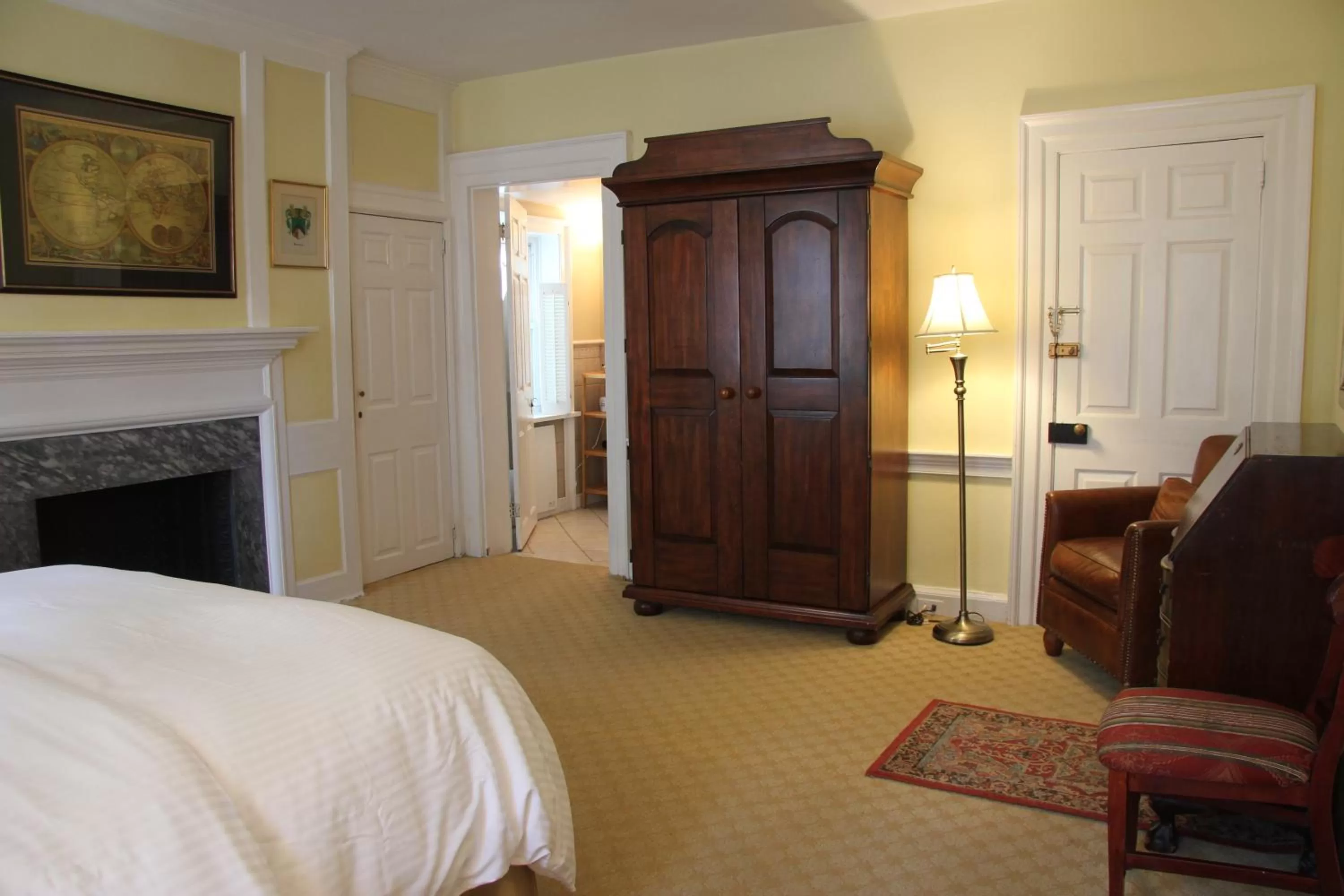 Bed in Morris House Hotel