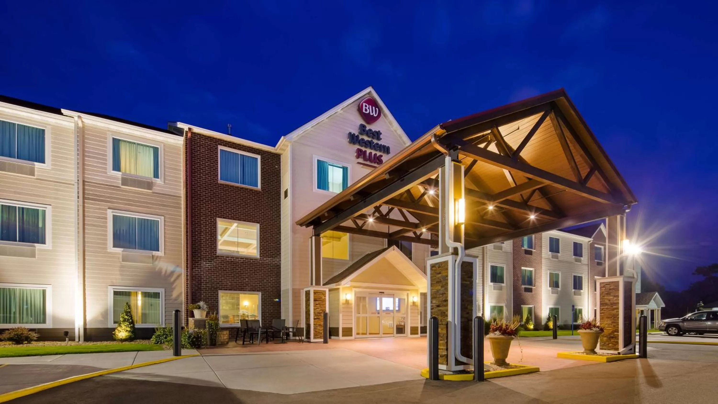 Property building in BEST WESTERN Plus Menomonie Inn & Suites