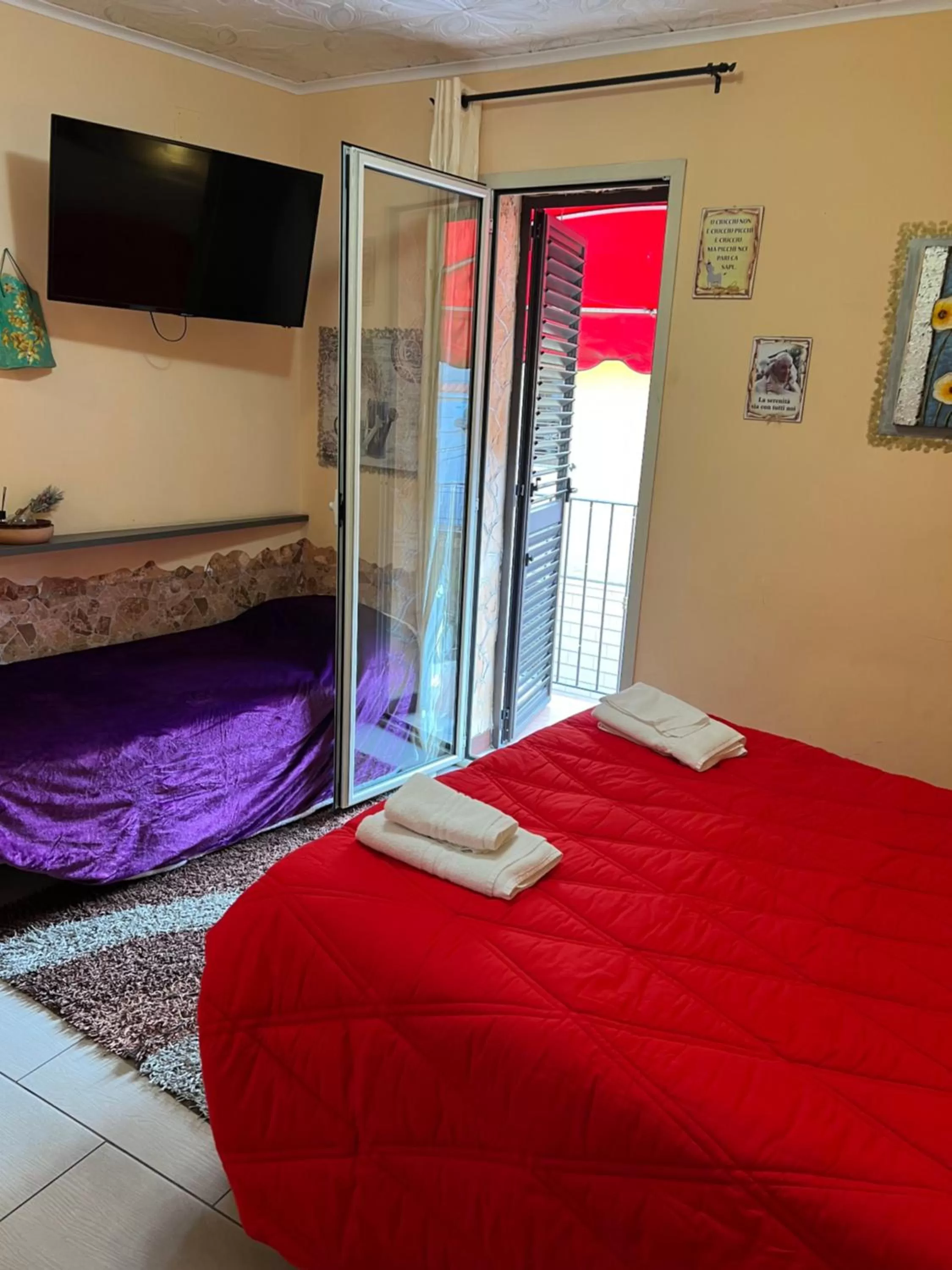 Photo of the whole room, Bed in Golden Dreams B&B