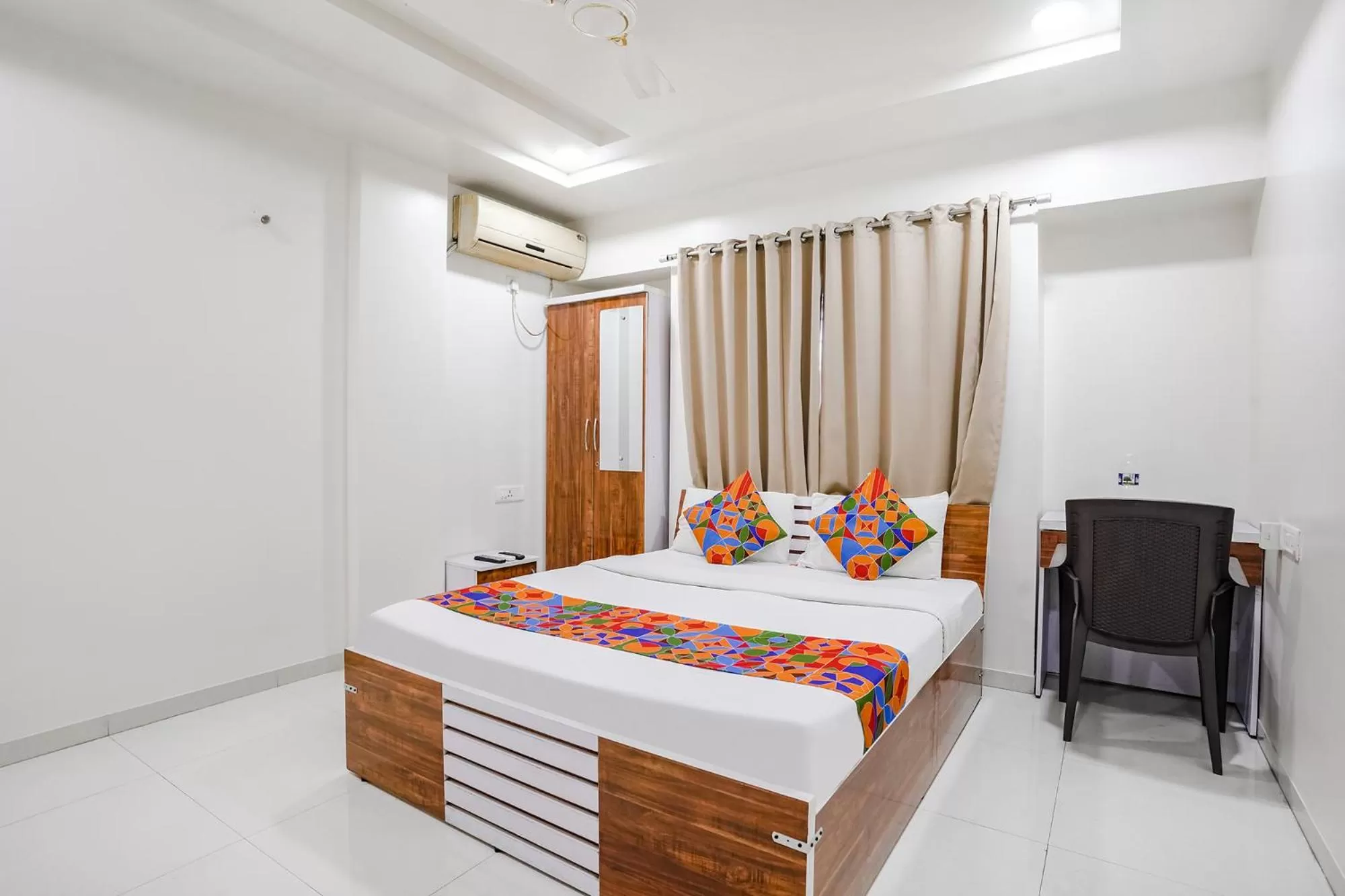 Photo of the whole room, Bed in FabHotel Omkar Executive