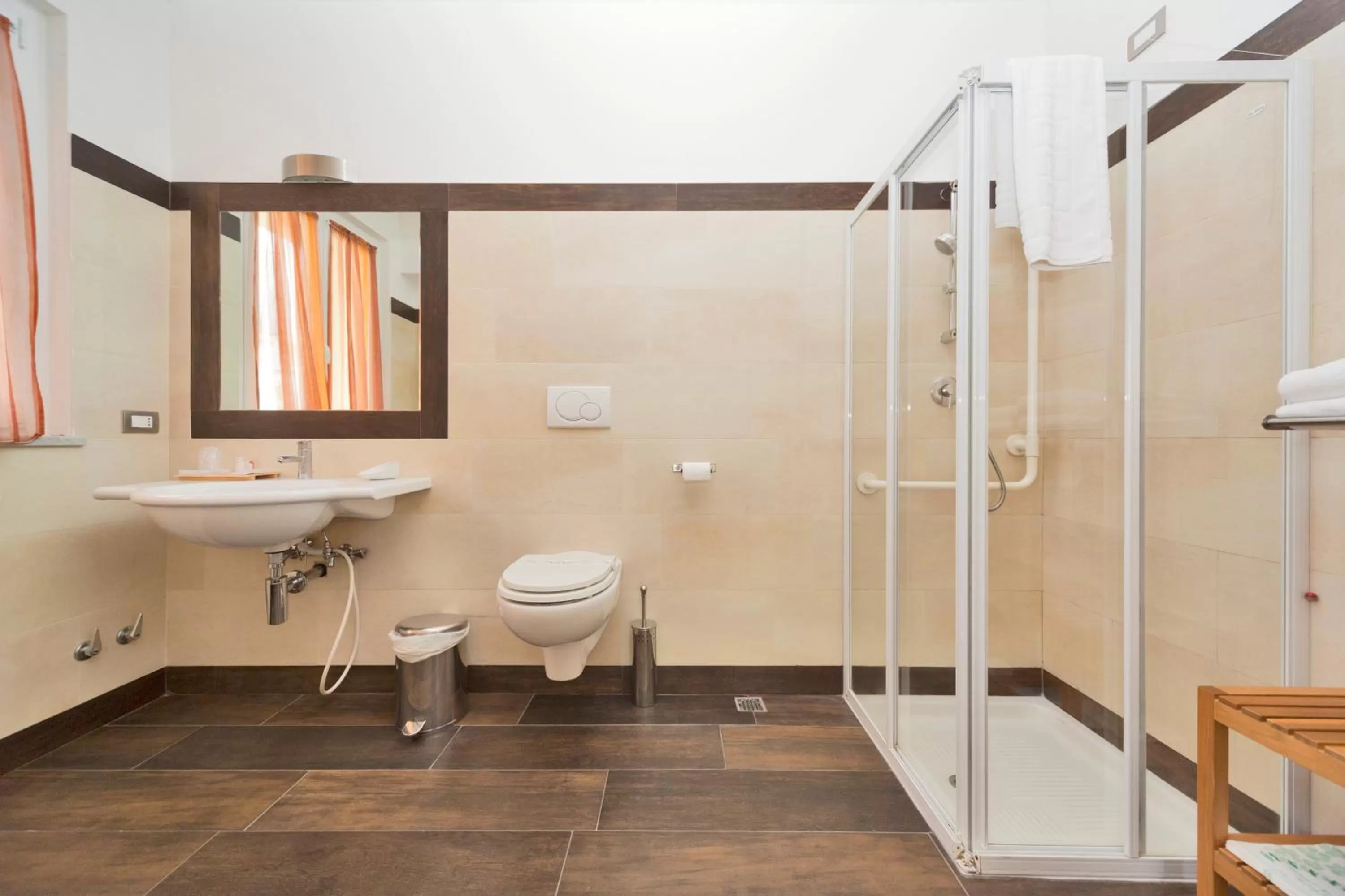 Shower in Oasi Hotel