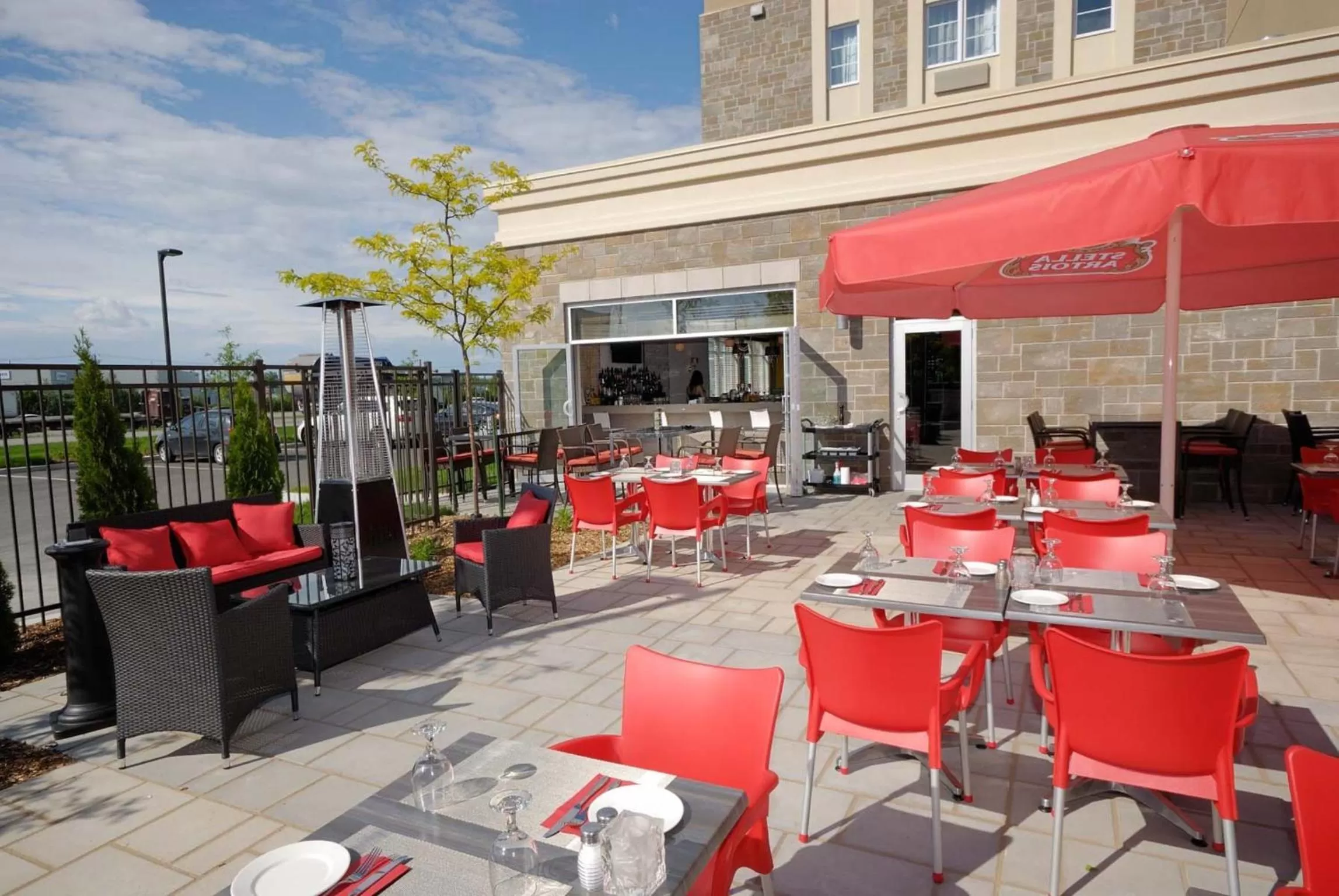 Balcony/Terrace in Imperia Hôtel et Suites Terrebonne