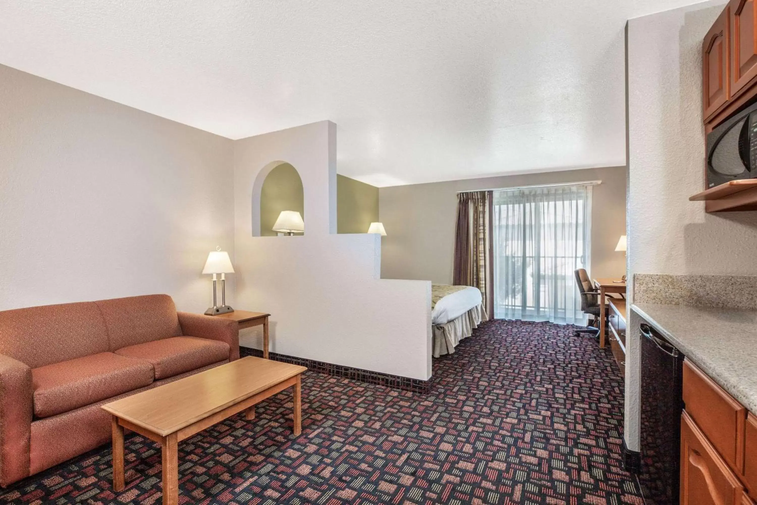 1 King Bed, Mobility Accessible Suite, Kitchenette, Non-Smoking in Baymont by Wyndham Tehachapi 1 King Bed, Mobility Accessible Suite, Kitchenette, Non-Smoking in Baymont by Wyndham Tehachapi