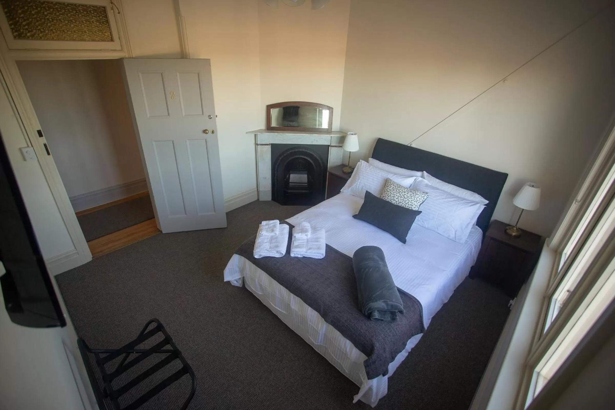 Bedroom, Bed in Helensburgh Hotel