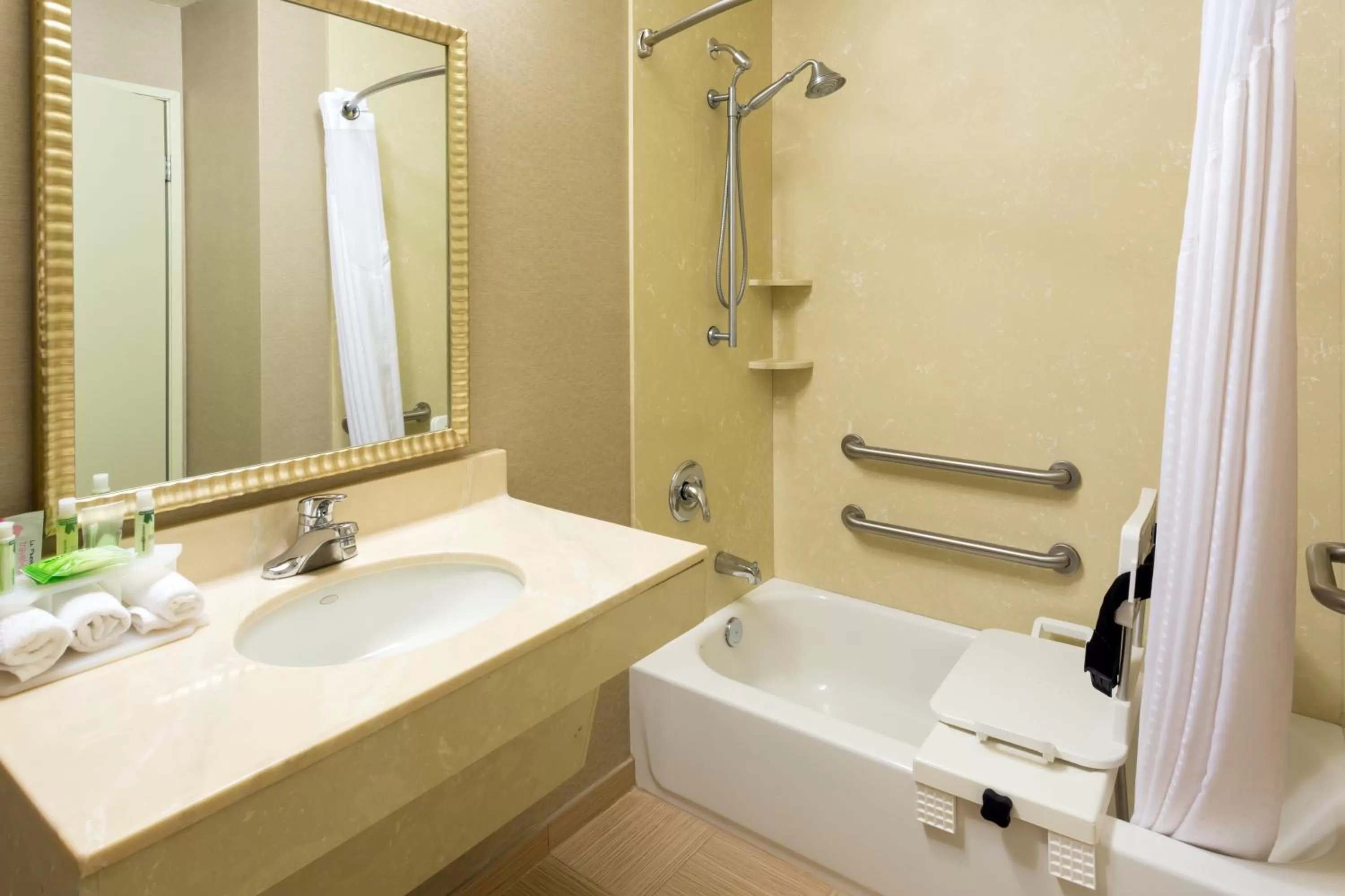 Bathroom in Holiday Inn Express Grants Pass by IHG