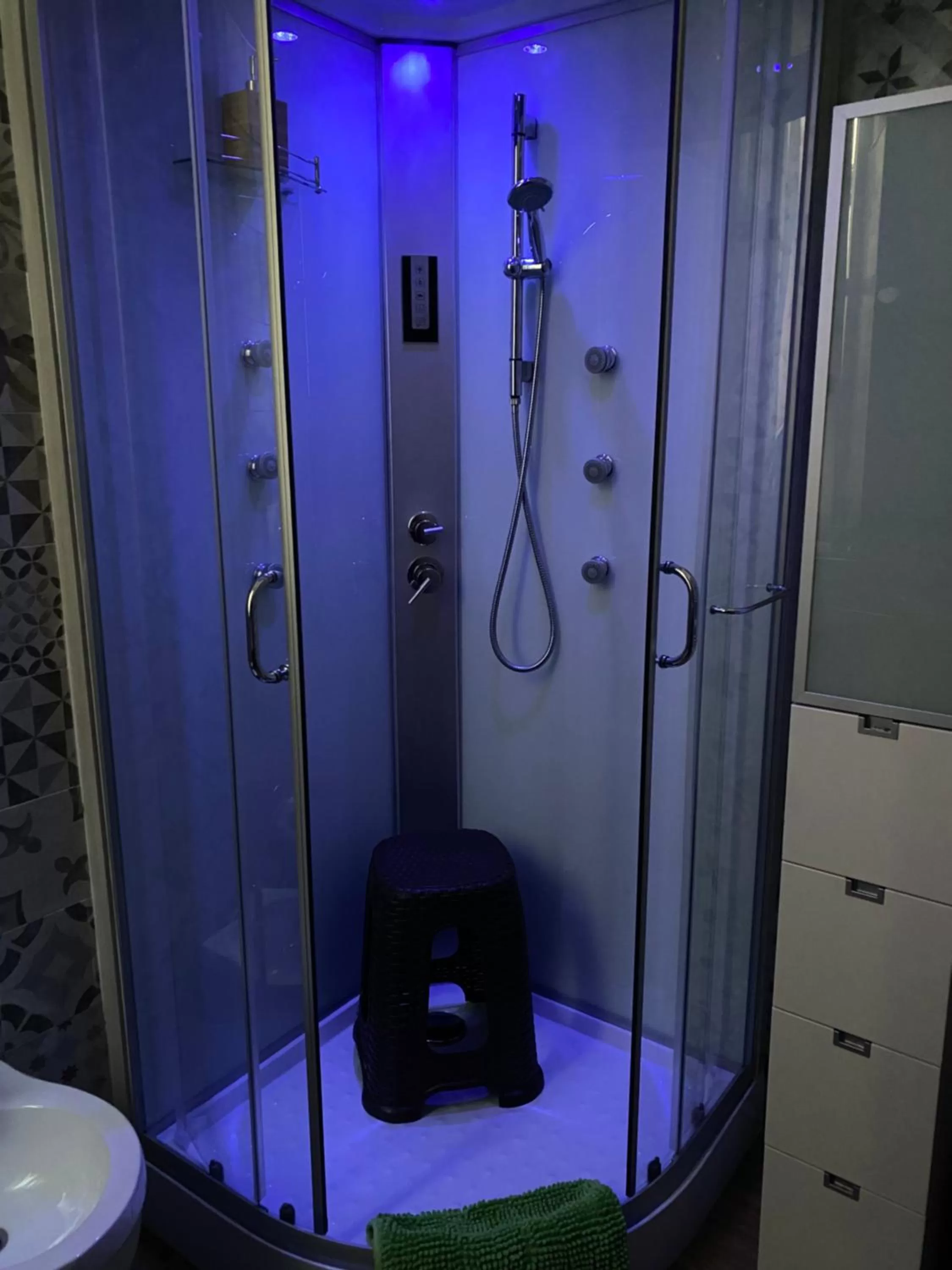 Hot Tub in Villa Valentina Versilia