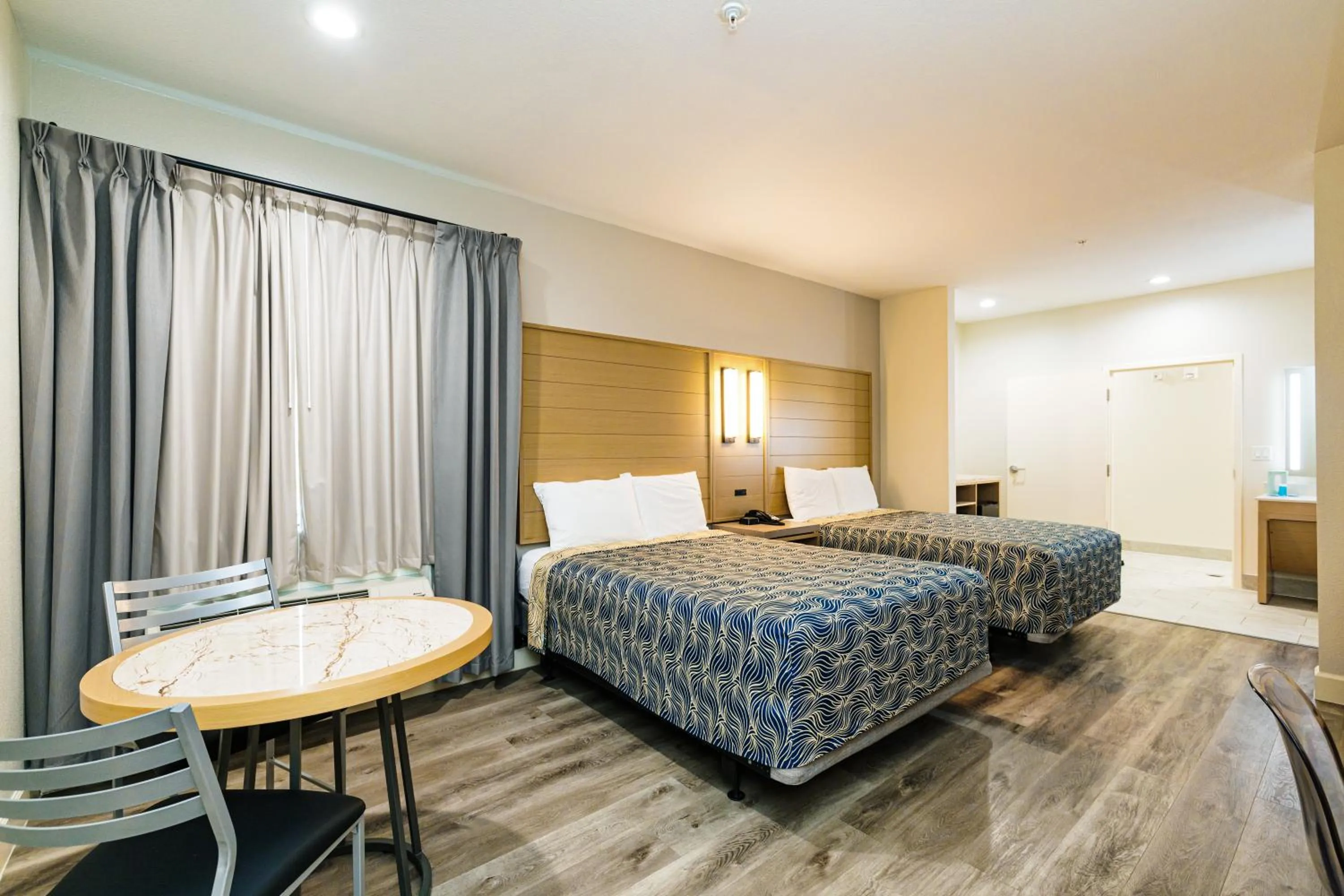 Living room, Bed in Palace Inn Blue-IAH East