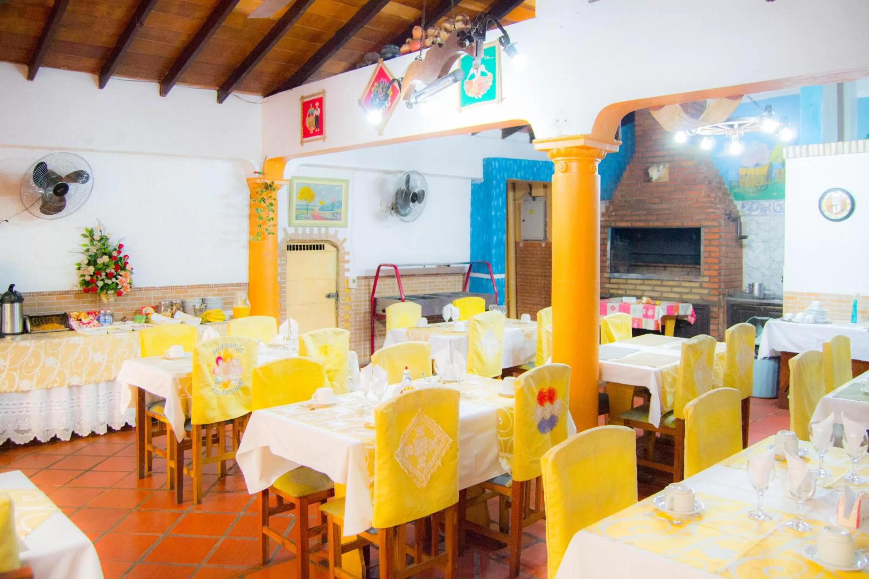 Restaurant/Places to Eat in Hotel & Restaurante Guarania