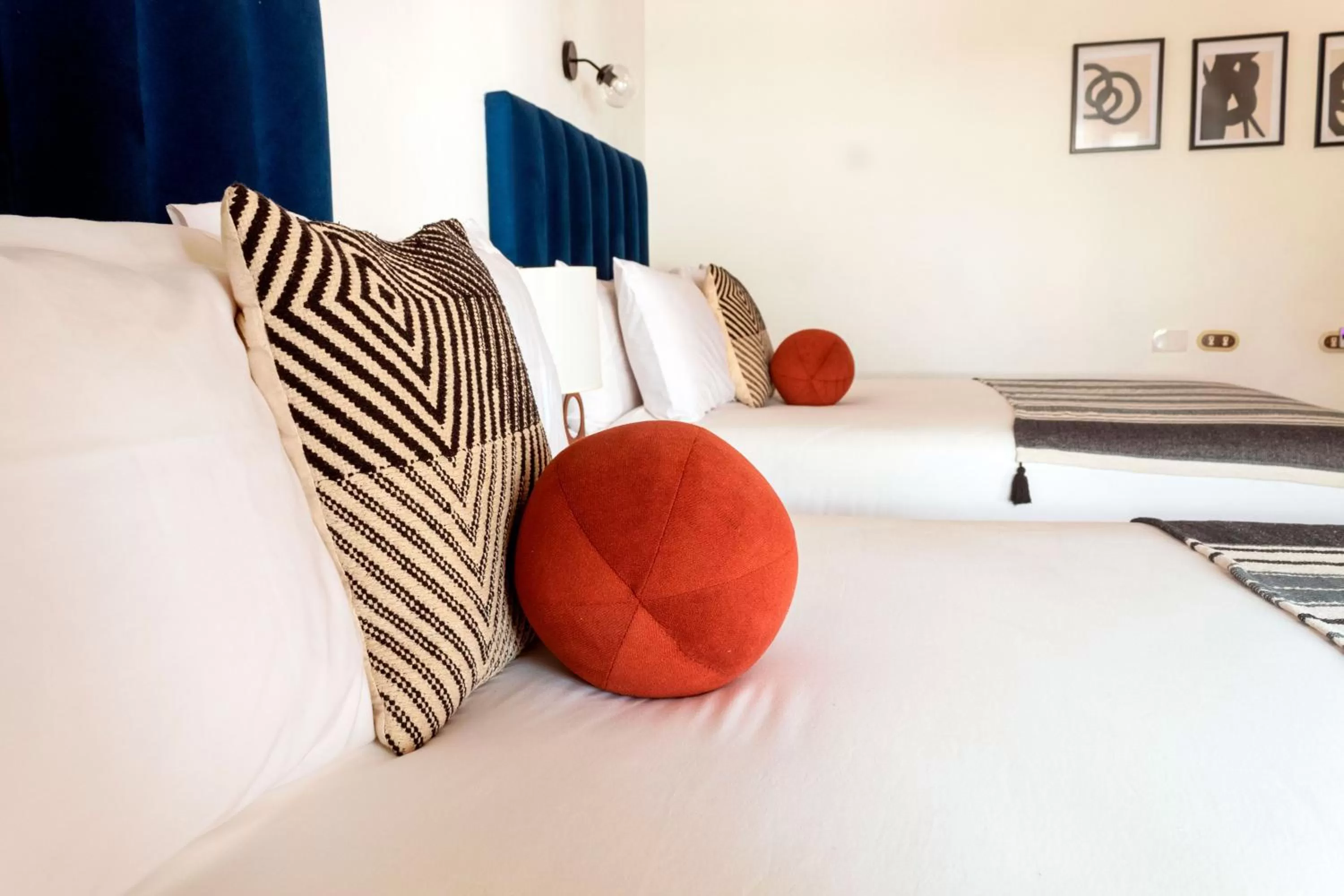 Decorative detail, Bed in Mestizo Antigua