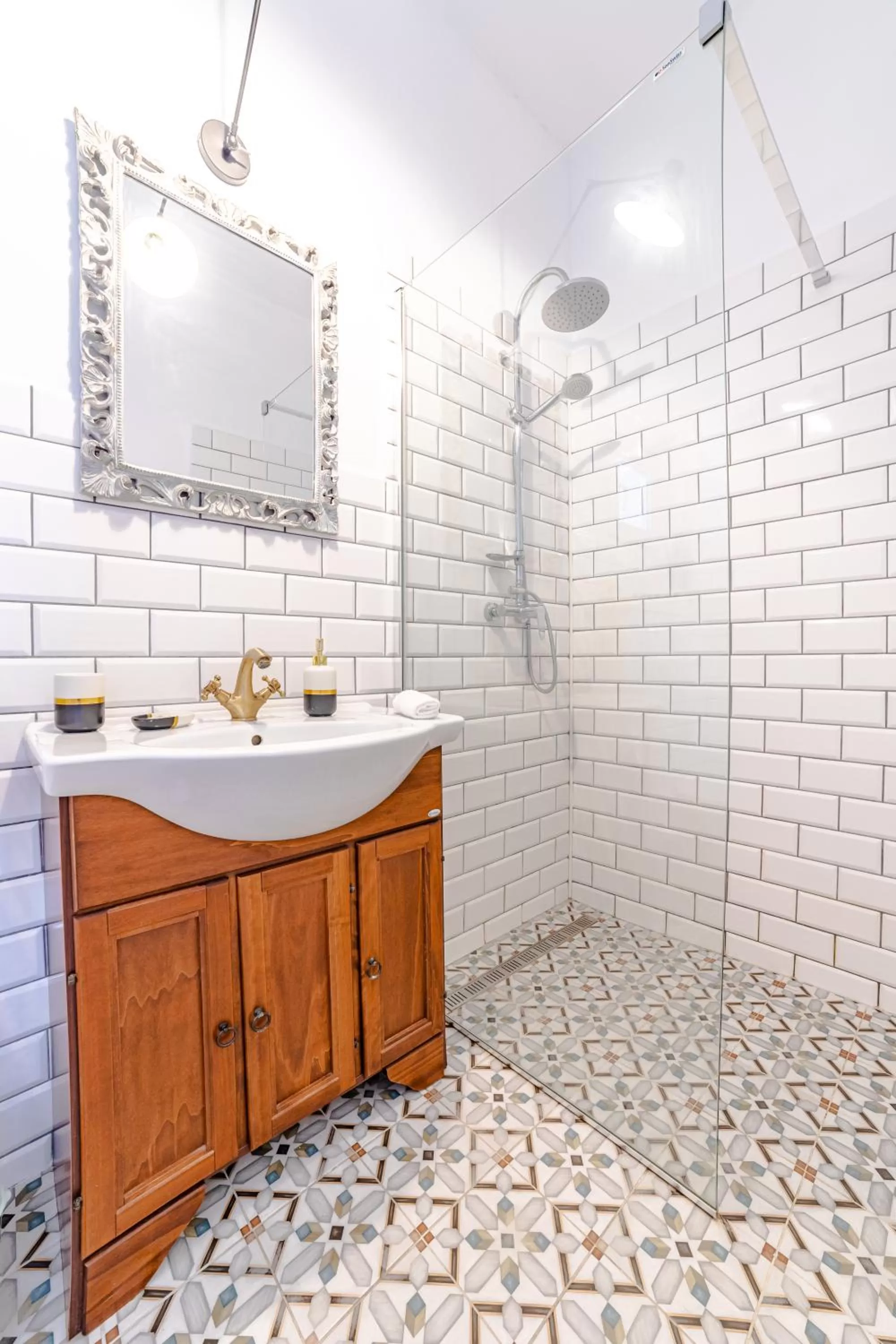Bathroom in ALBERT RESIDENCE with PARKING