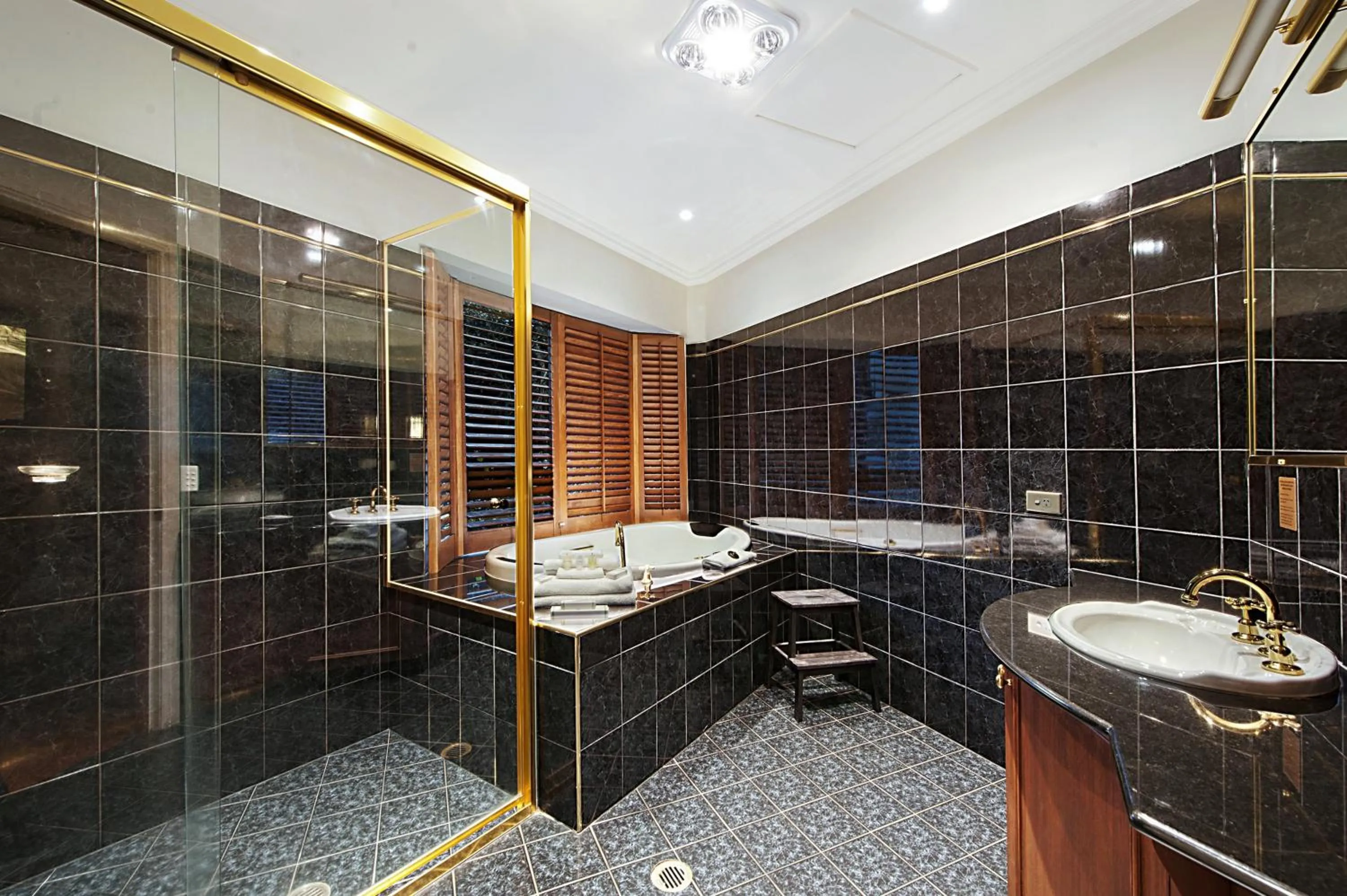 Shower in Escarpment Retreat & Day Spa for Couples