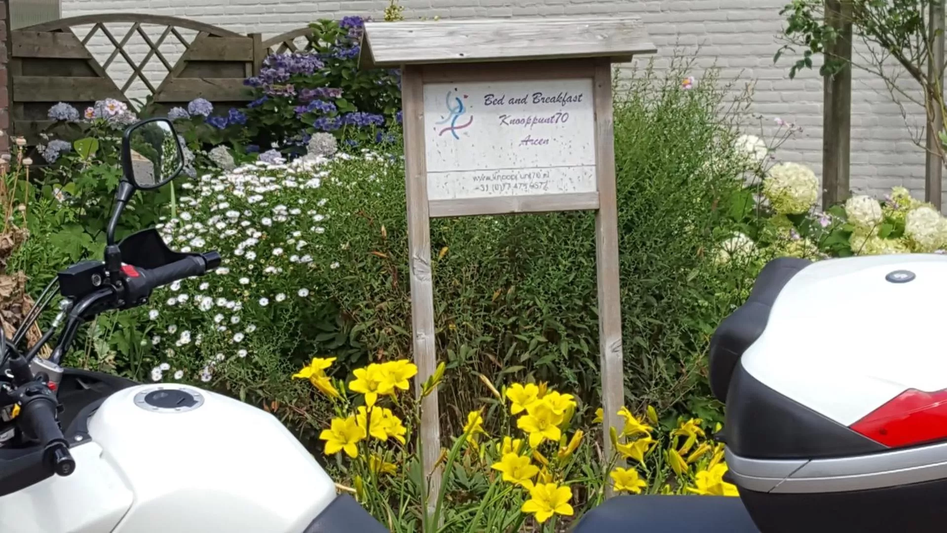 Property logo or sign in B&B Knooppunt70