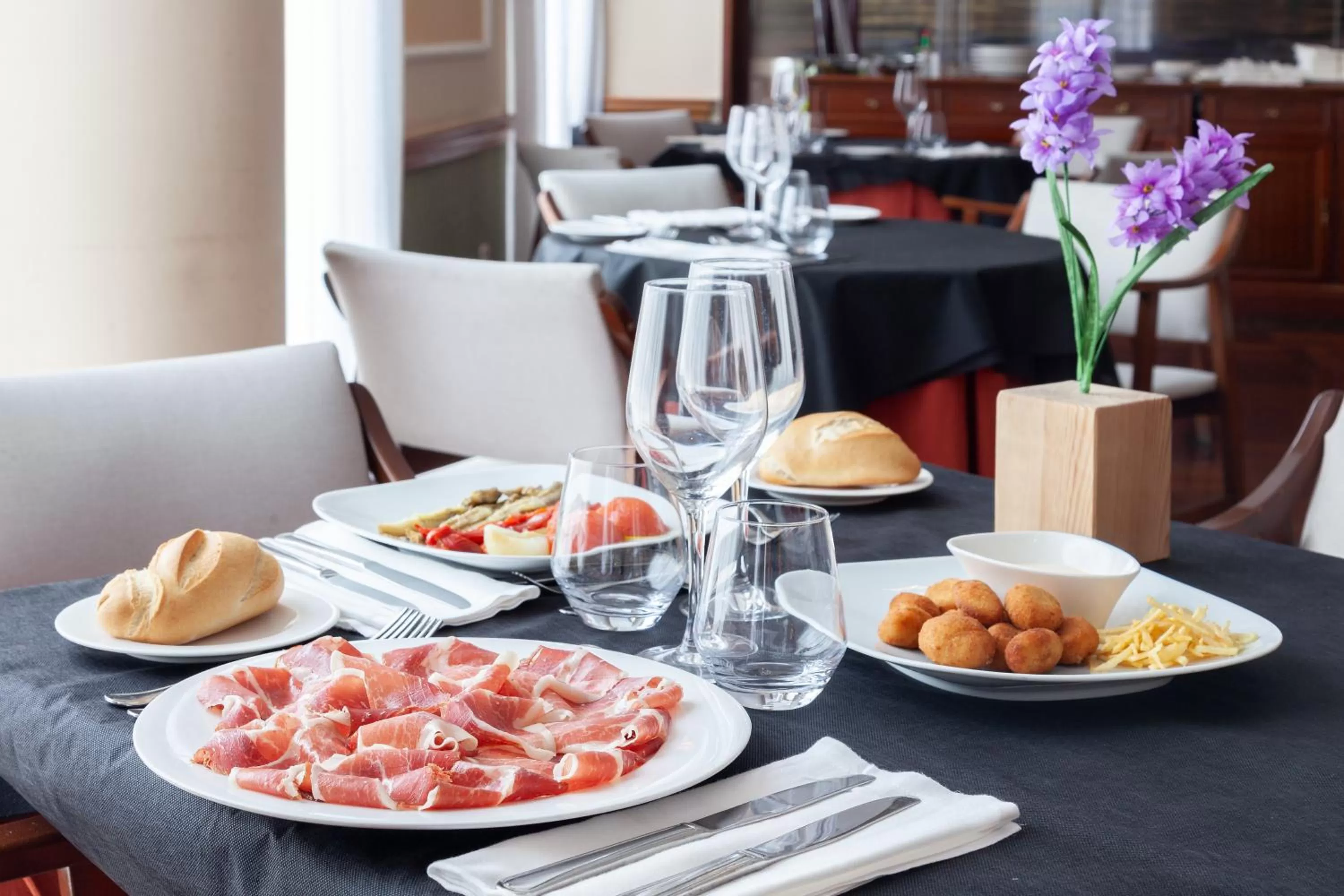 Restaurant/places to eat in Hotel Hoyuela